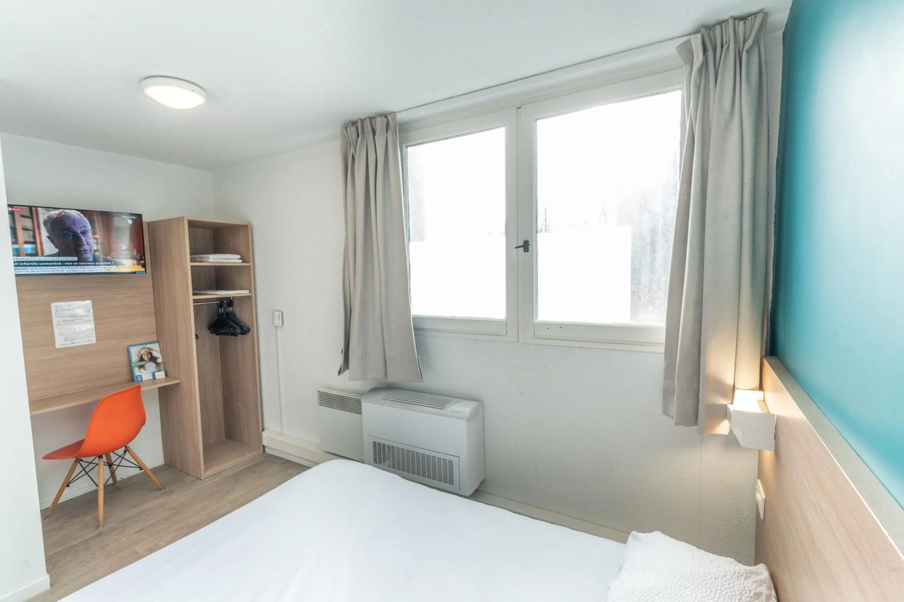 Photo of the whole room, Bed in Brit Hotel Essentiel Tours Nord