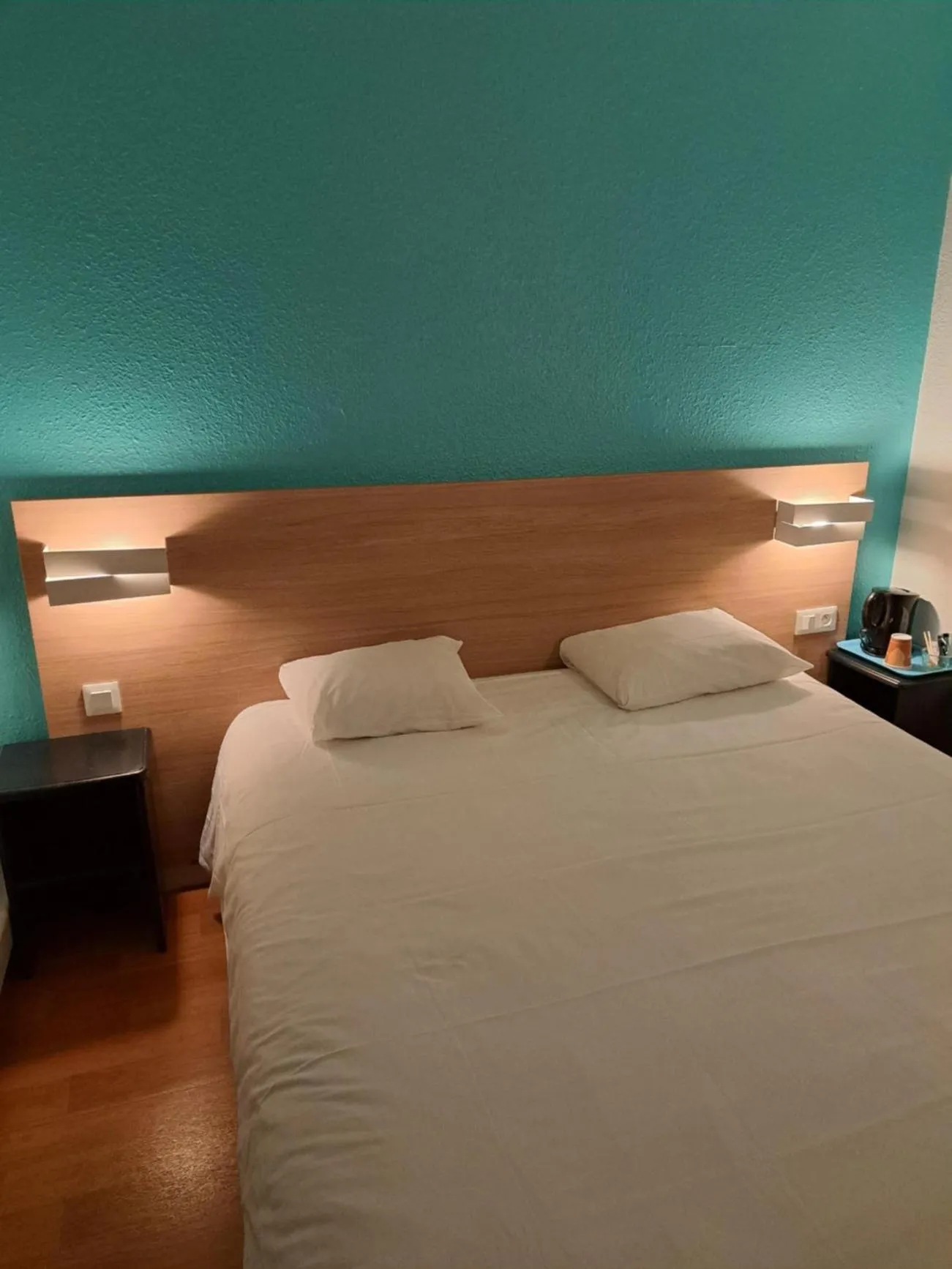 Bed in Brit Hotel Essentiel Tours Nord