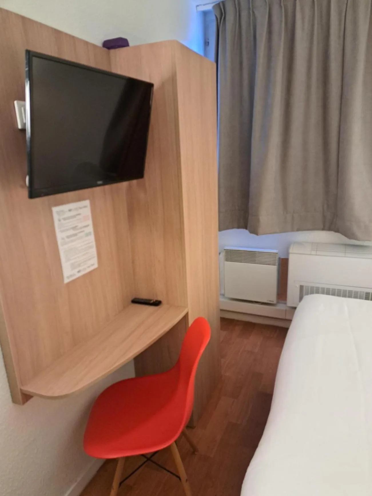 Bed in Brit Hotel Essentiel Tours Nord