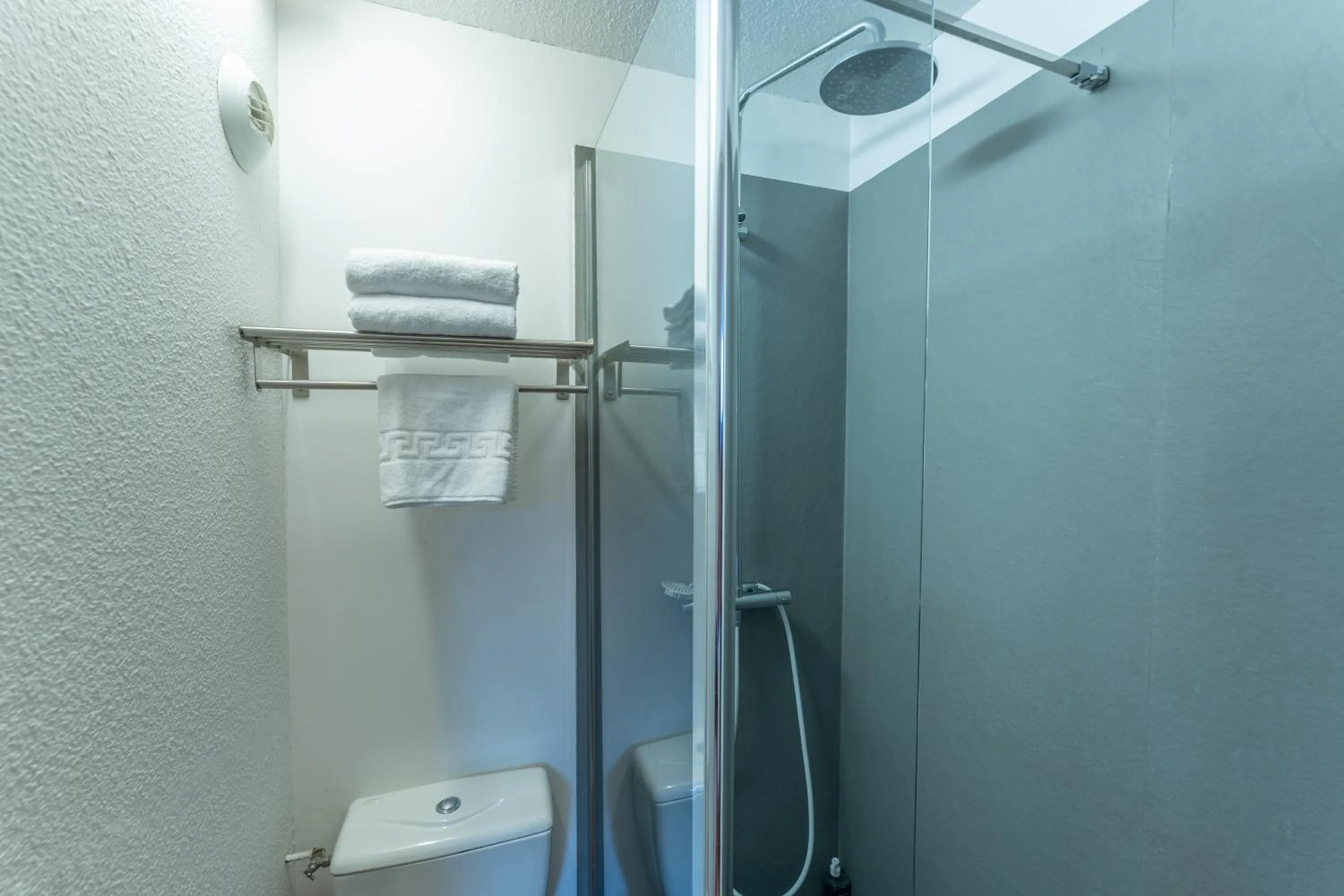 Bathroom in Brit Hotel Essentiel Tours Nord