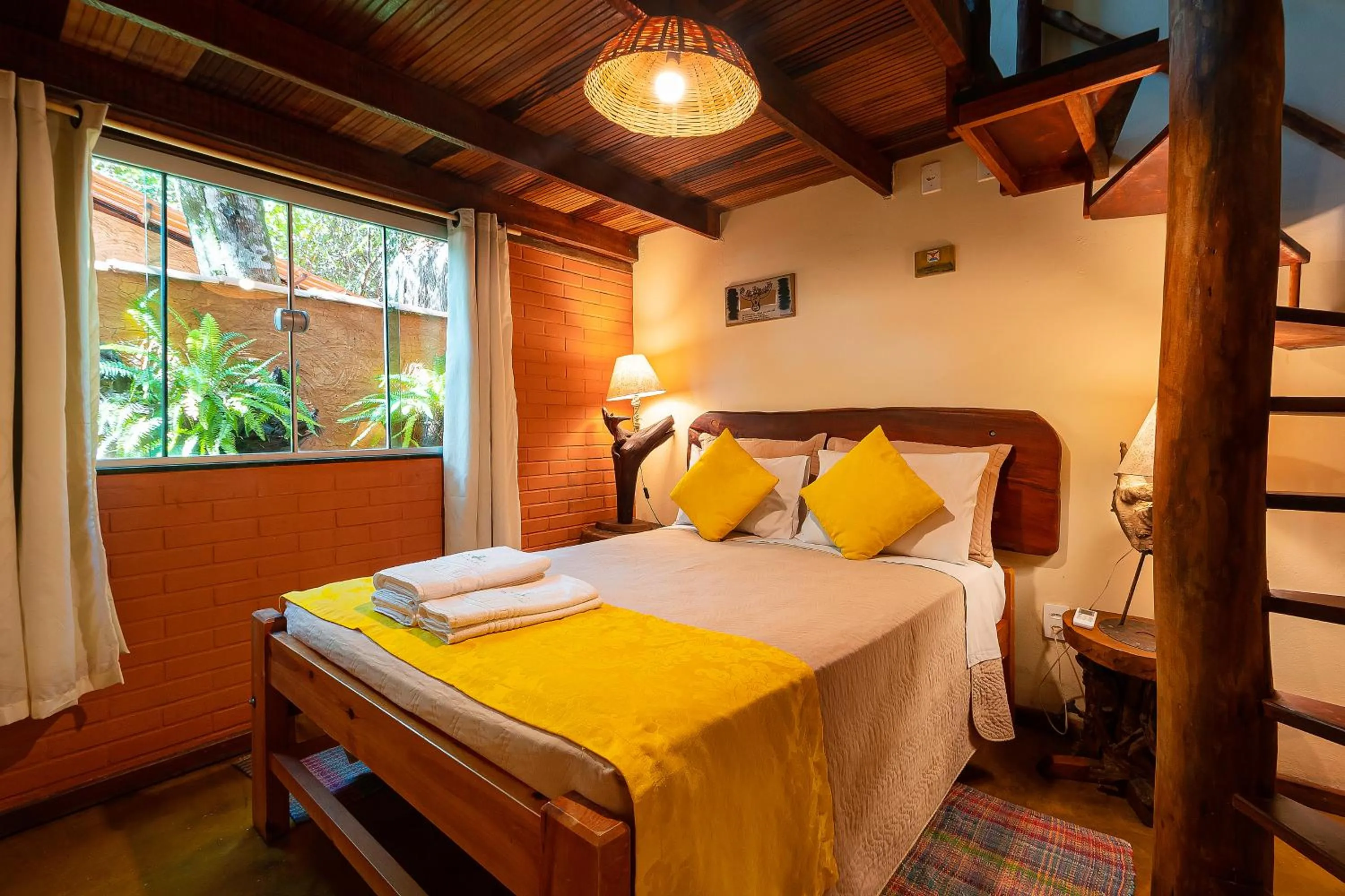 Suite with bath and Forest View in Pousada Do Lado de Lá