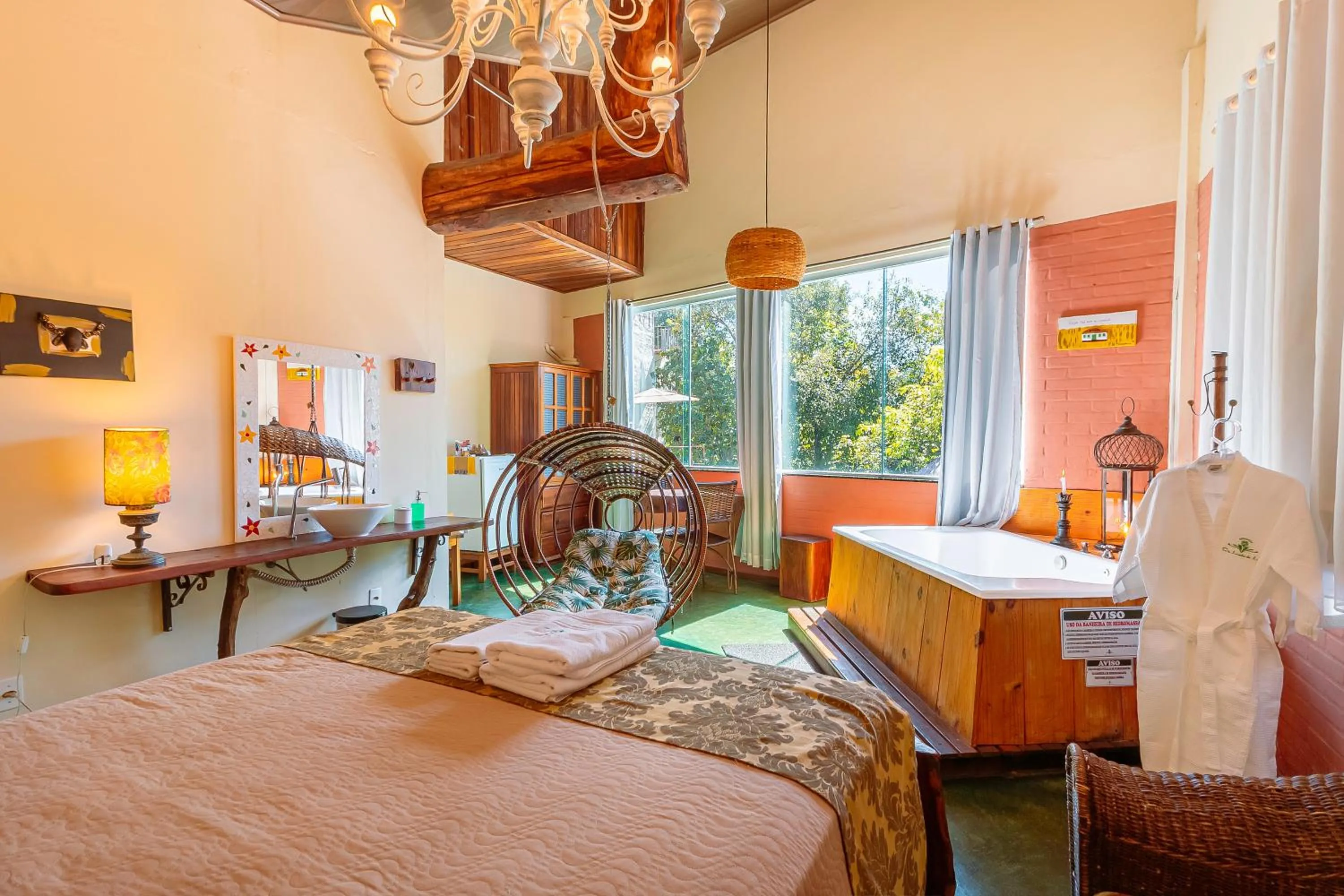 Luxury Room with Forest View in Pousada Do Lado de Lá