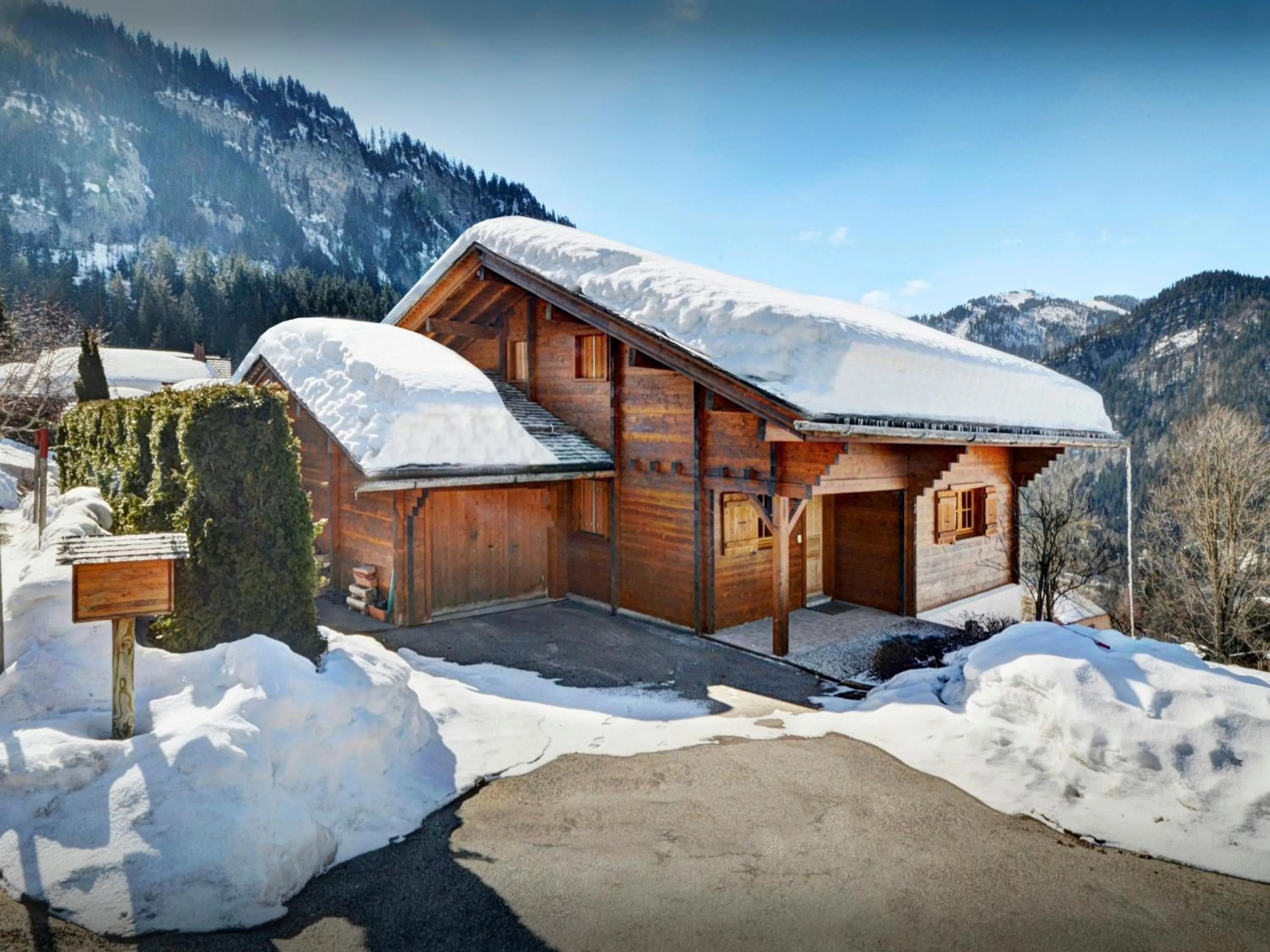 Property building in Chalet Loisel - OVO Network
