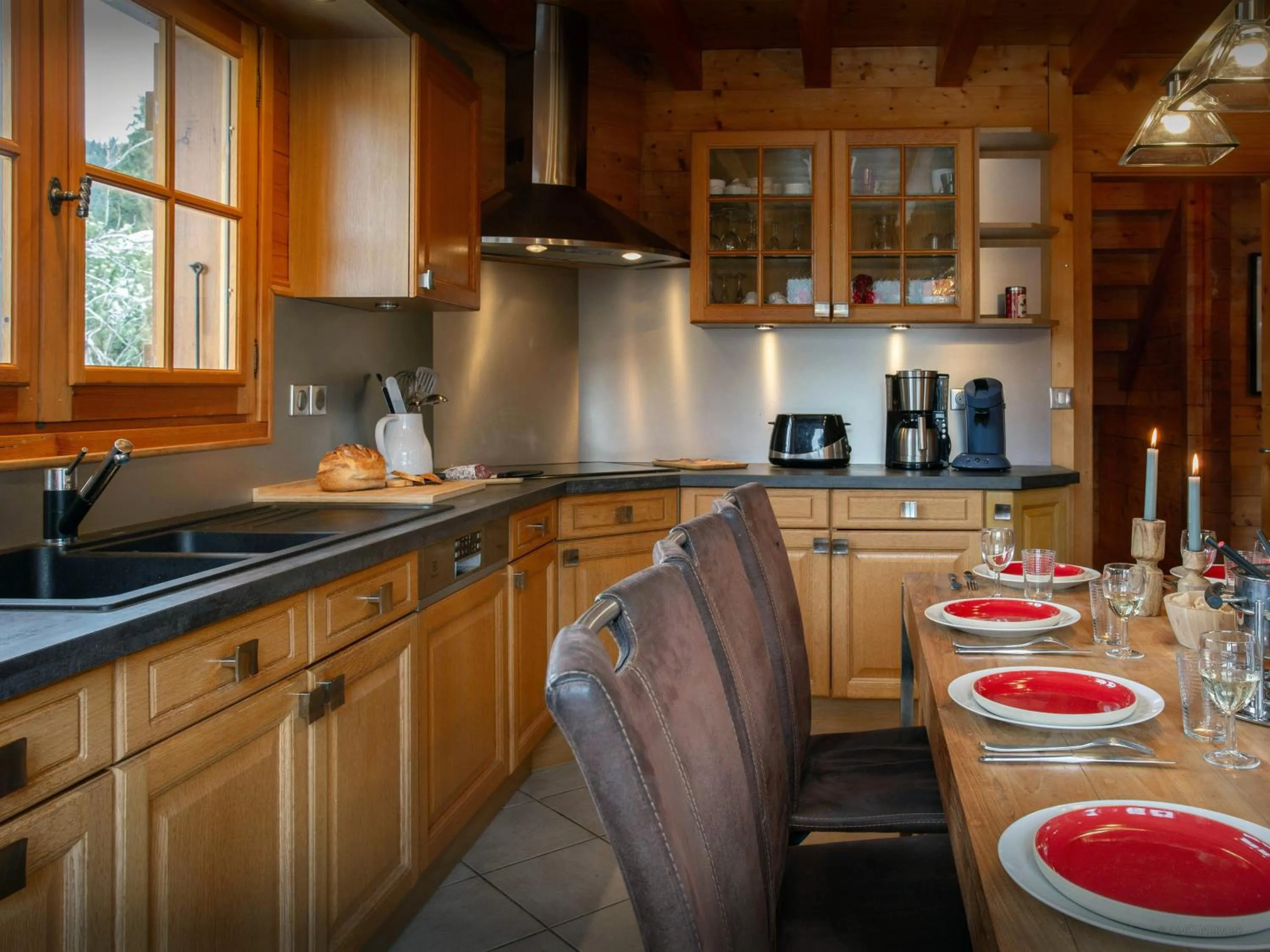 Dining area in Chalet Loisel - OVO Network
