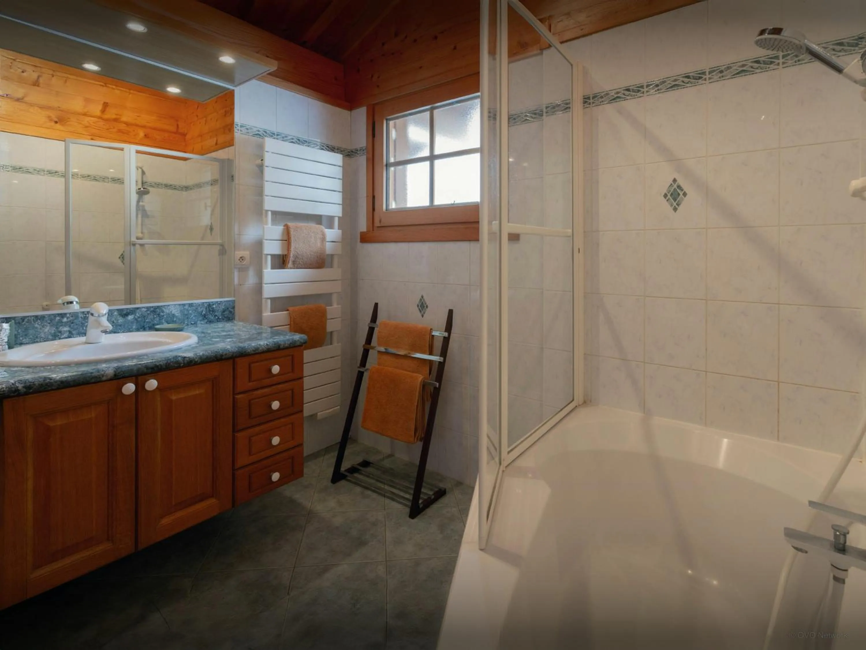 Shower in Chalet Loisel - OVO Network
