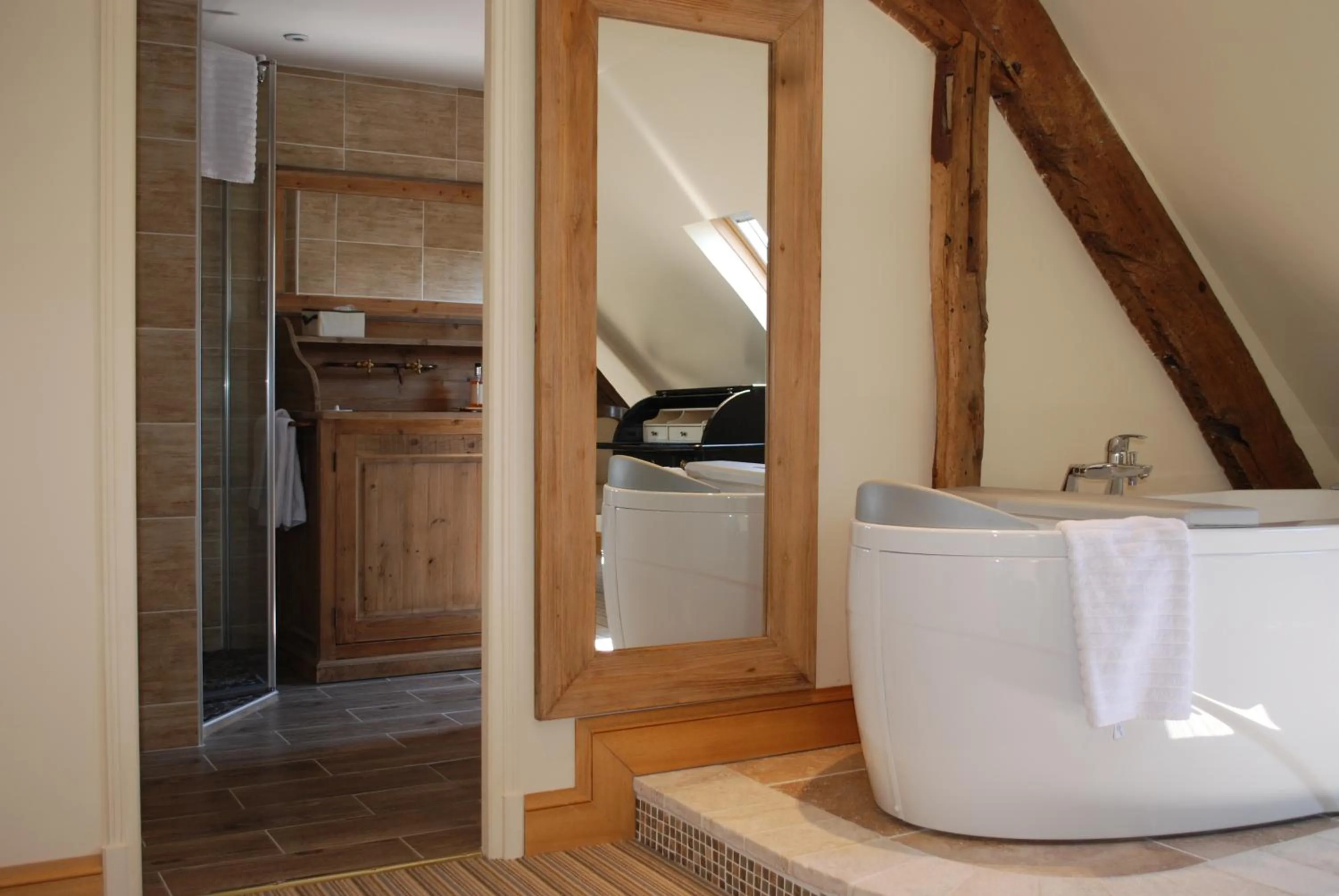 Bathroom in Auberge du Bon Laboureur Chenonceaux