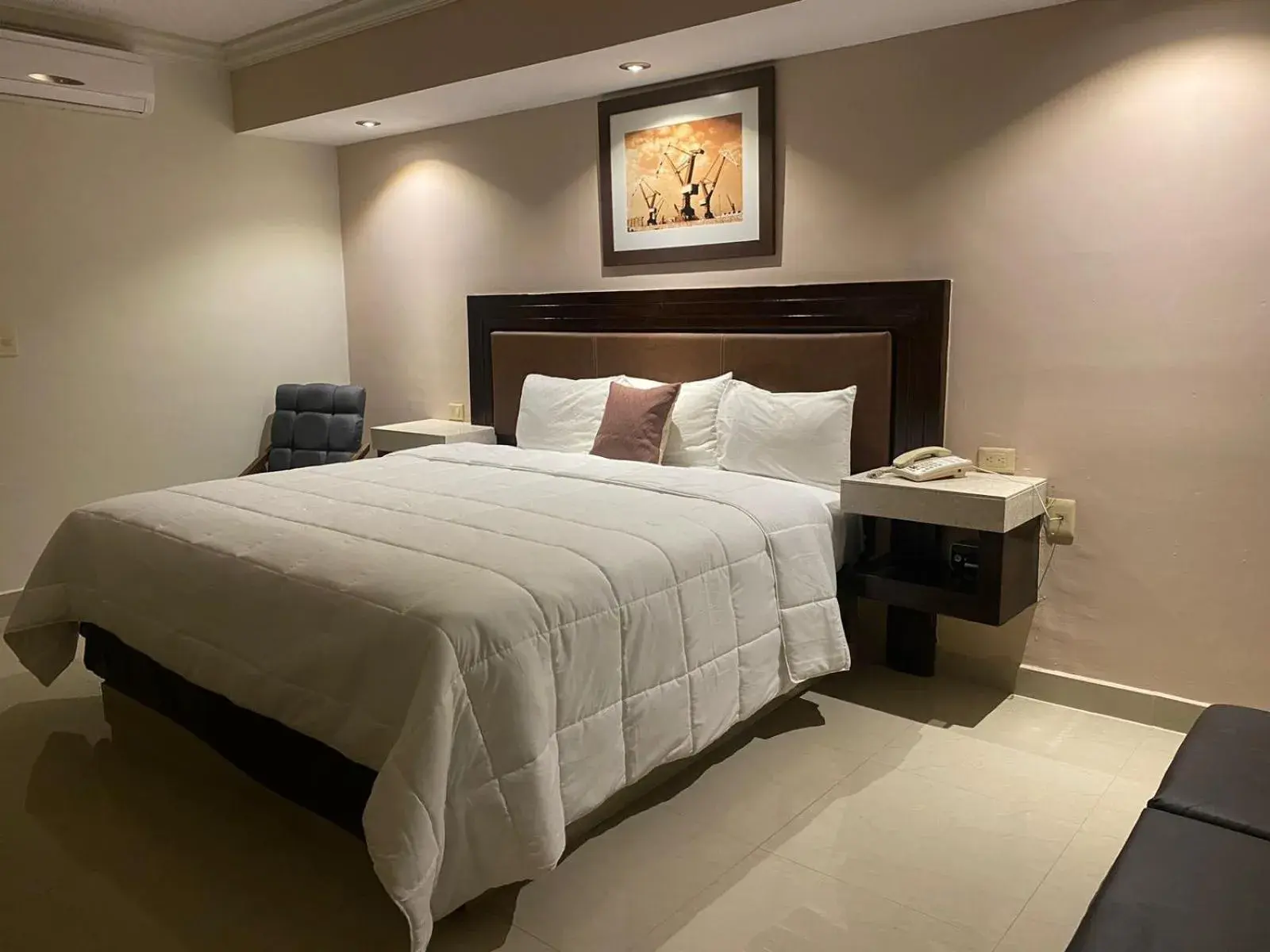 Deluxe Room - single occupancy in Hotel San Ignacio Inn Deluxe Room - single occupancy in Hotel San Ignacio Inn