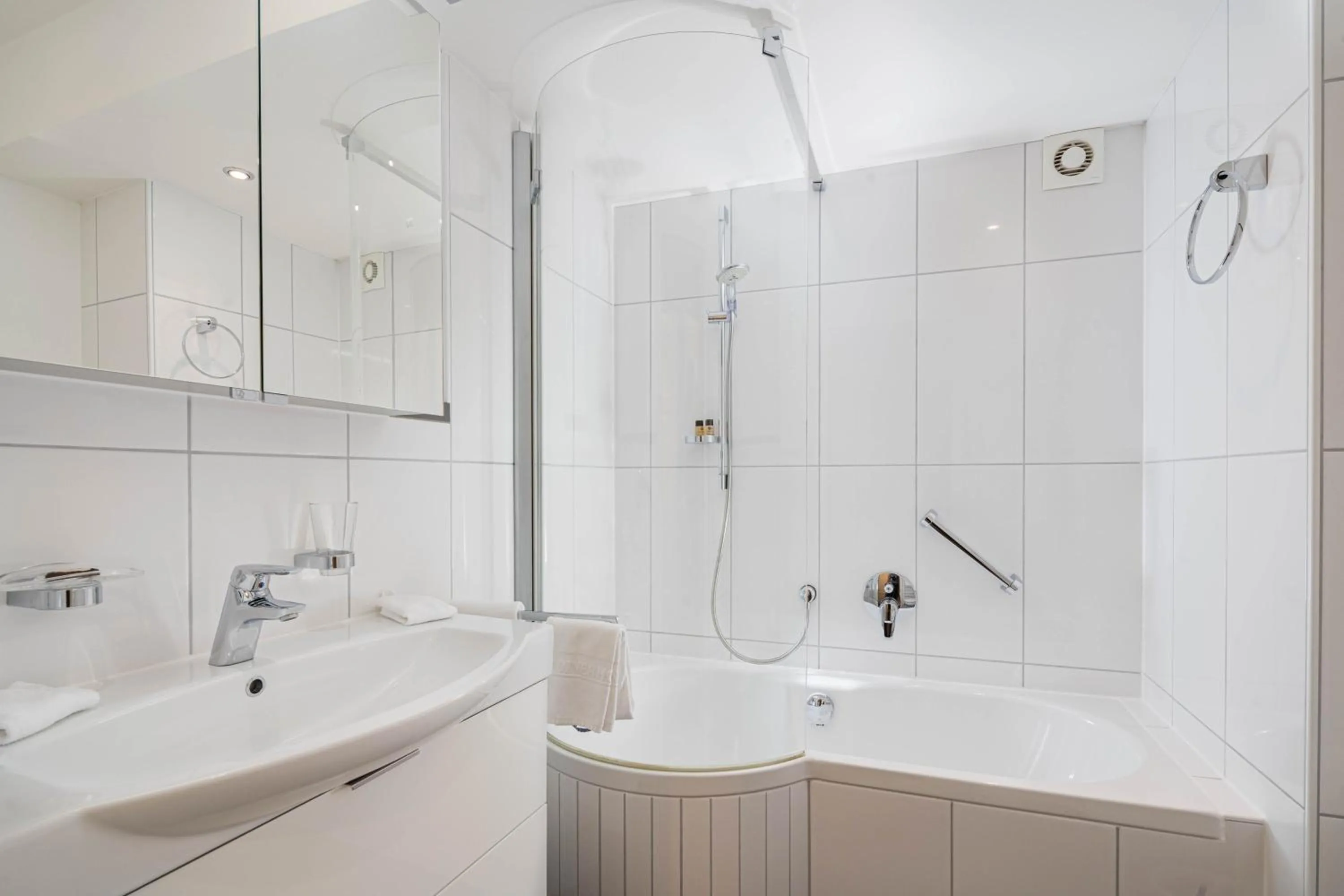 Bathroom in Boutique Hotel Engadinerhof - A Home for Generations