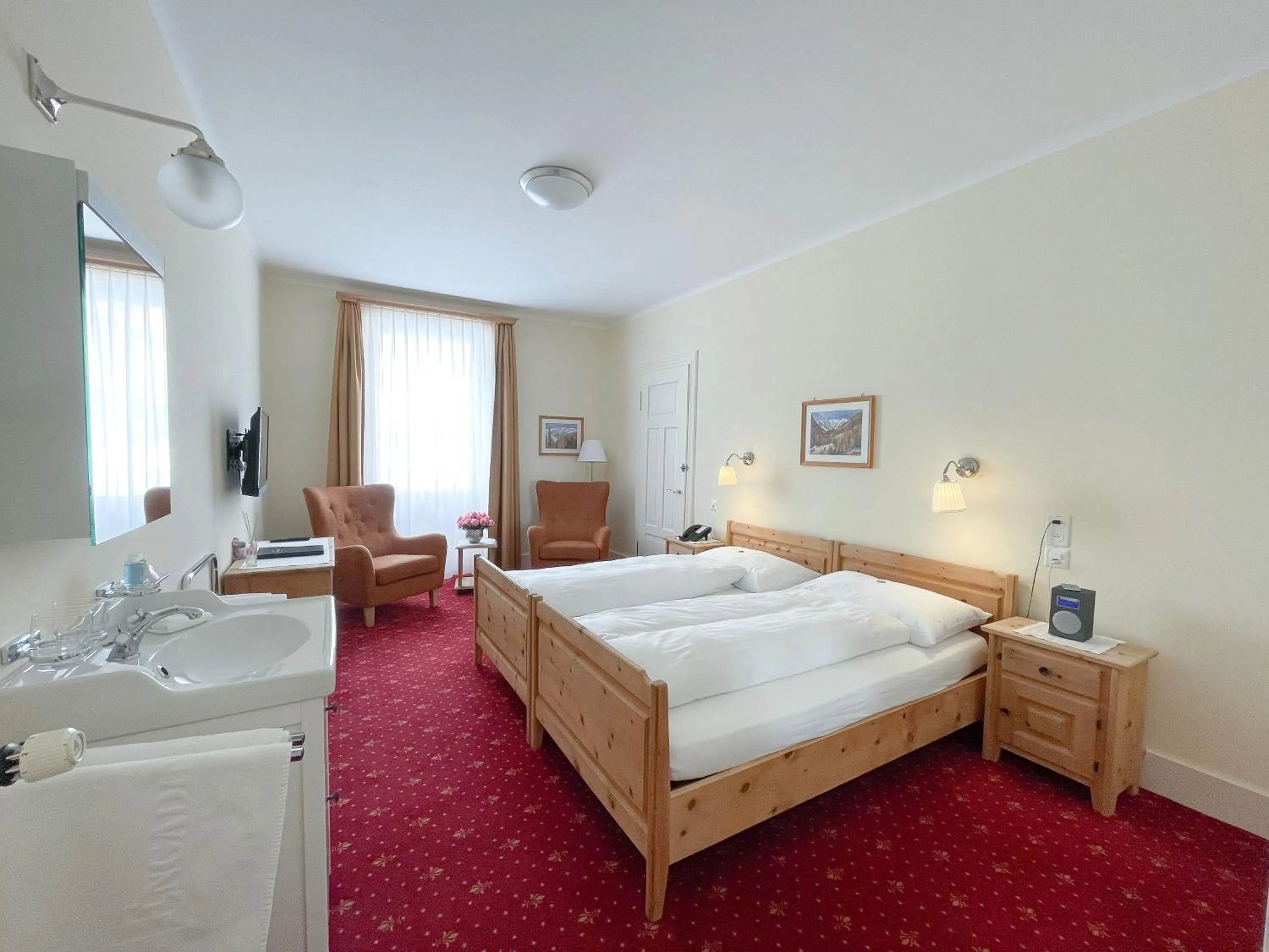 Photo of the whole room, Bed in Boutique Hotel Engadinerhof - A Home for Generations