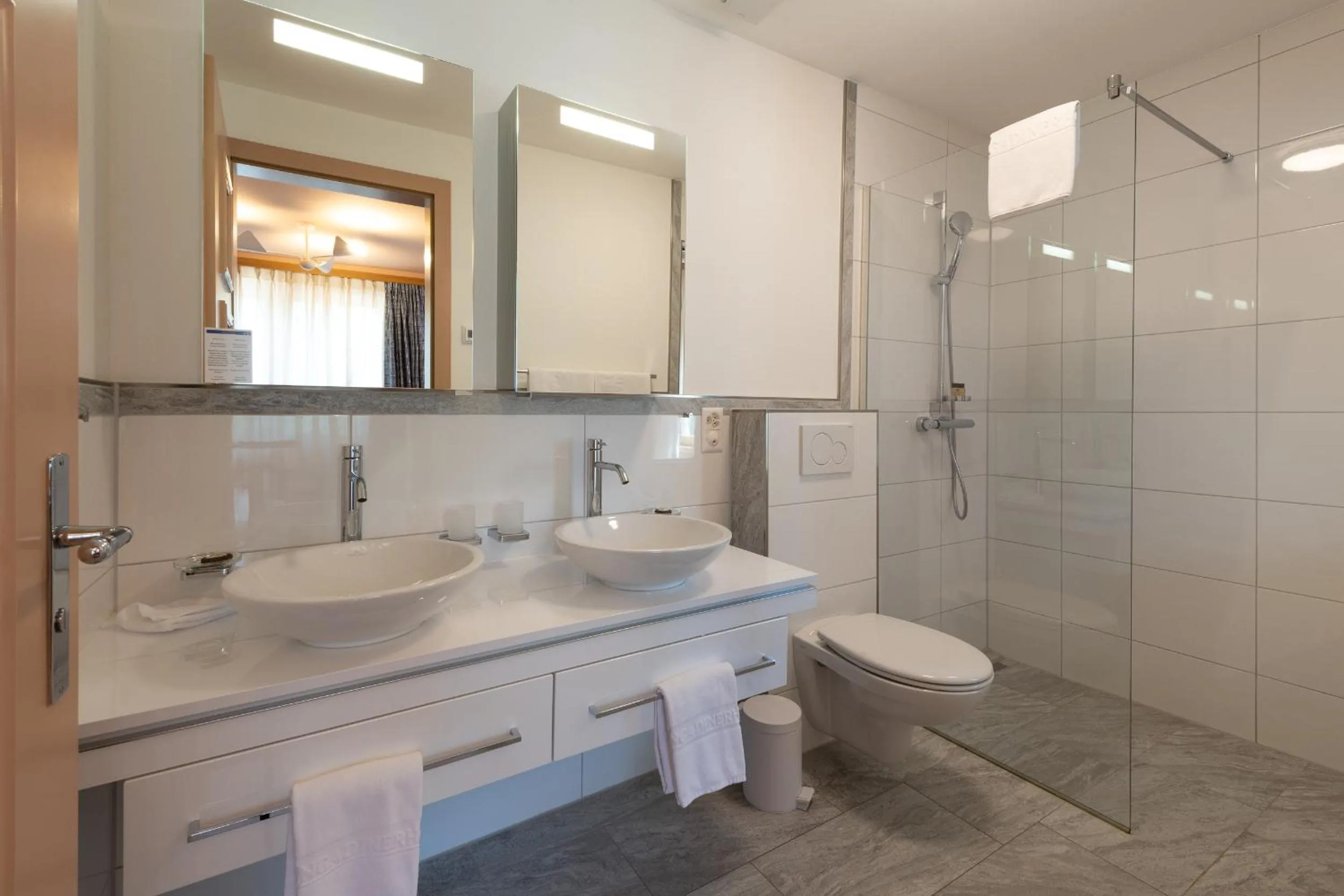 Shower in Boutique Hotel Engadinerhof - A Home for Generations