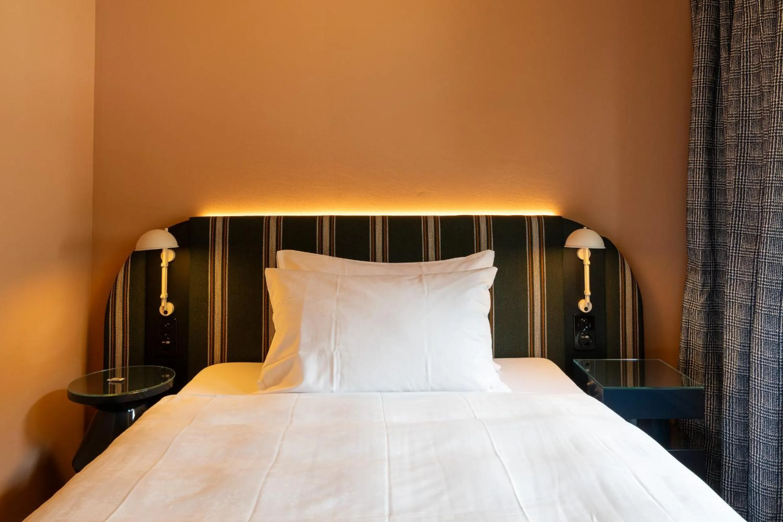 Bed in Boutique Hotel Engadinerhof - A Home for Generations