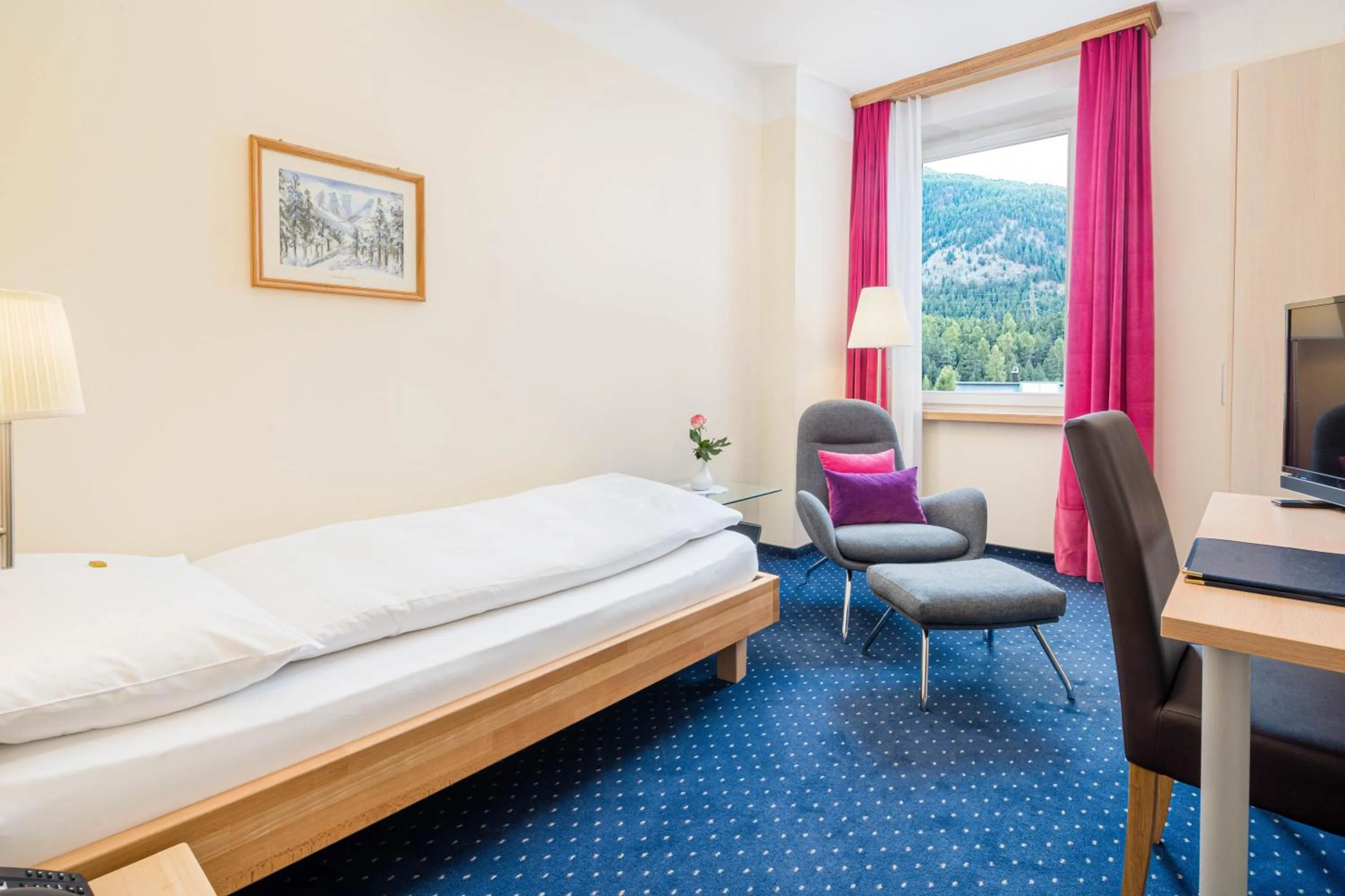 Photo of the whole room, Bed in Boutique Hotel Engadinerhof - A Home for Generations