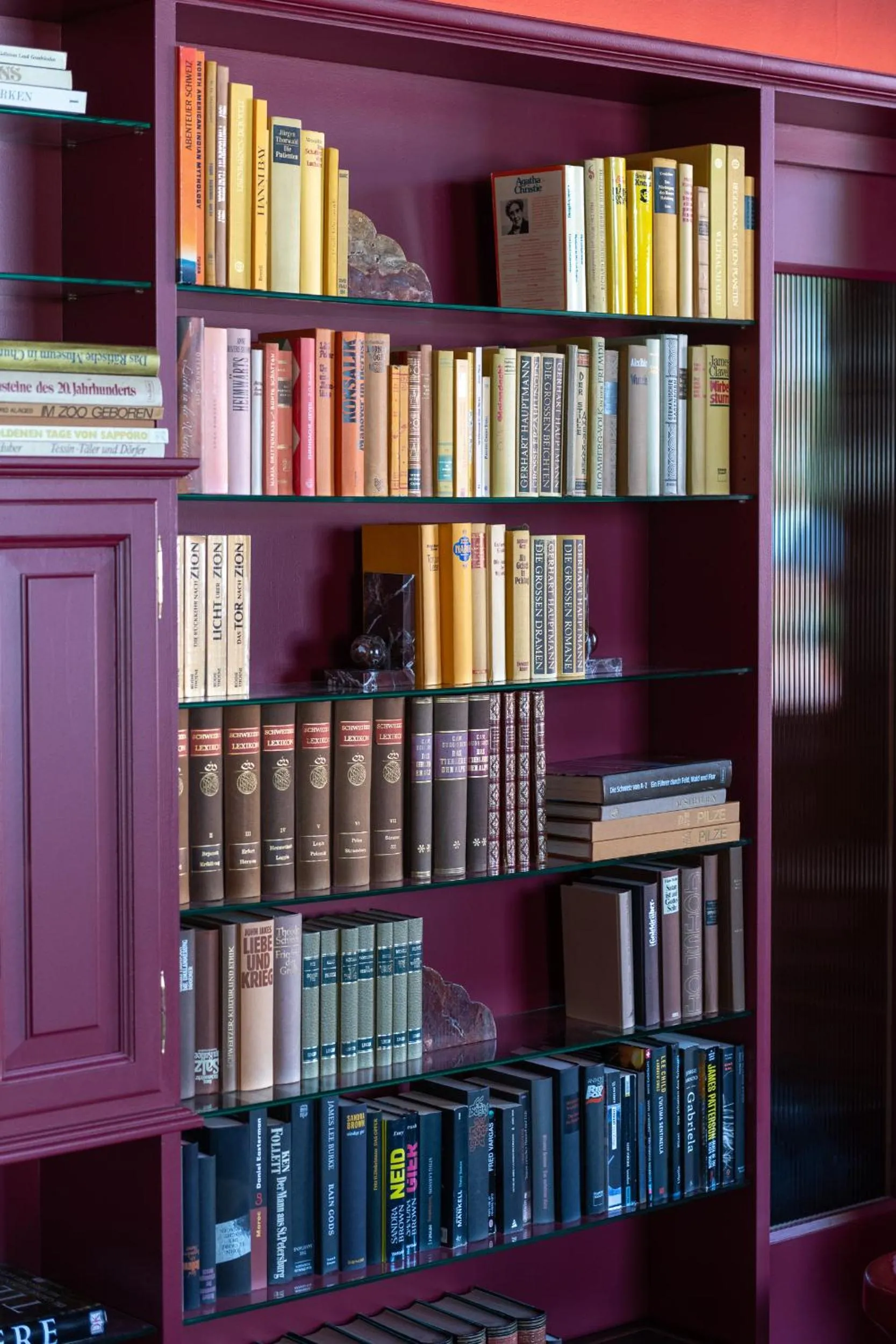 Library in Boutique Hotel Engadinerhof - A Home for Generations