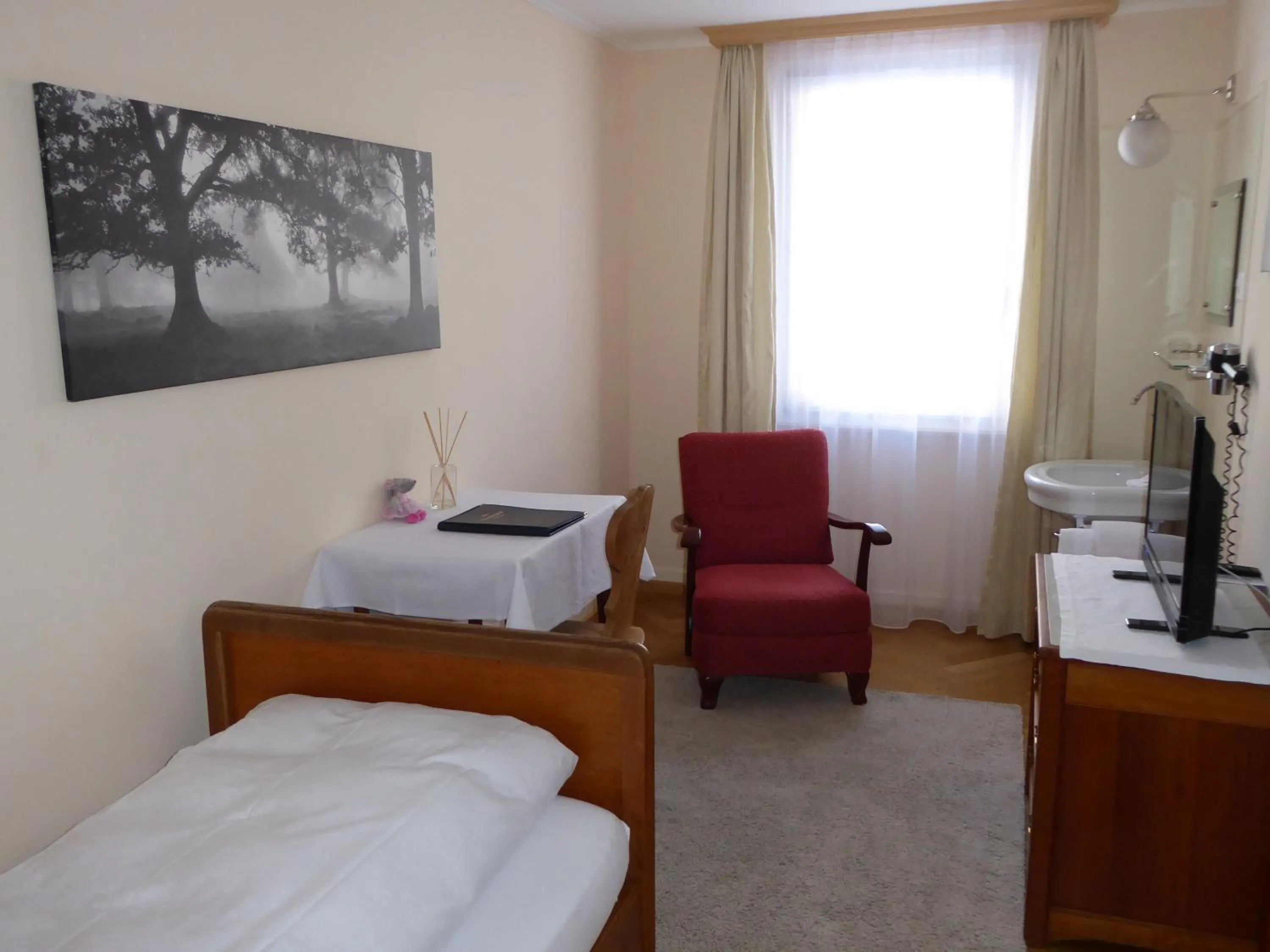 Photo of the whole room, Bed in Boutique Hotel Engadinerhof - A Home for Generations