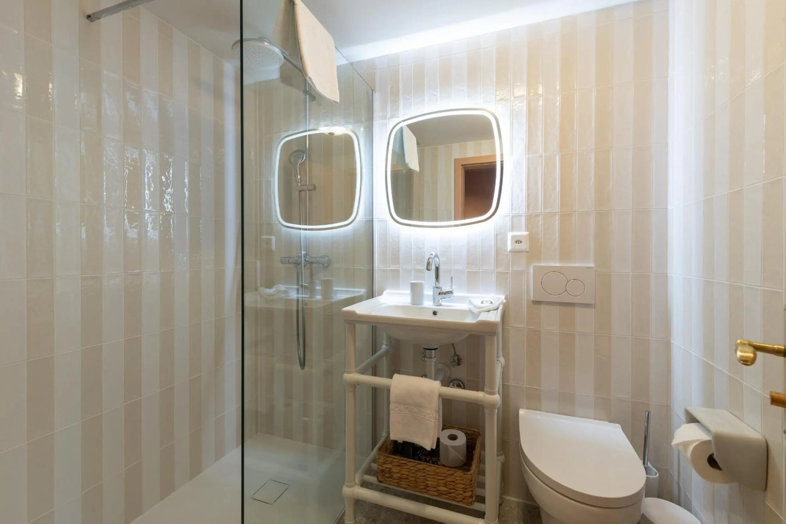 Shower in Boutique Hotel Engadinerhof - A Home for Generations