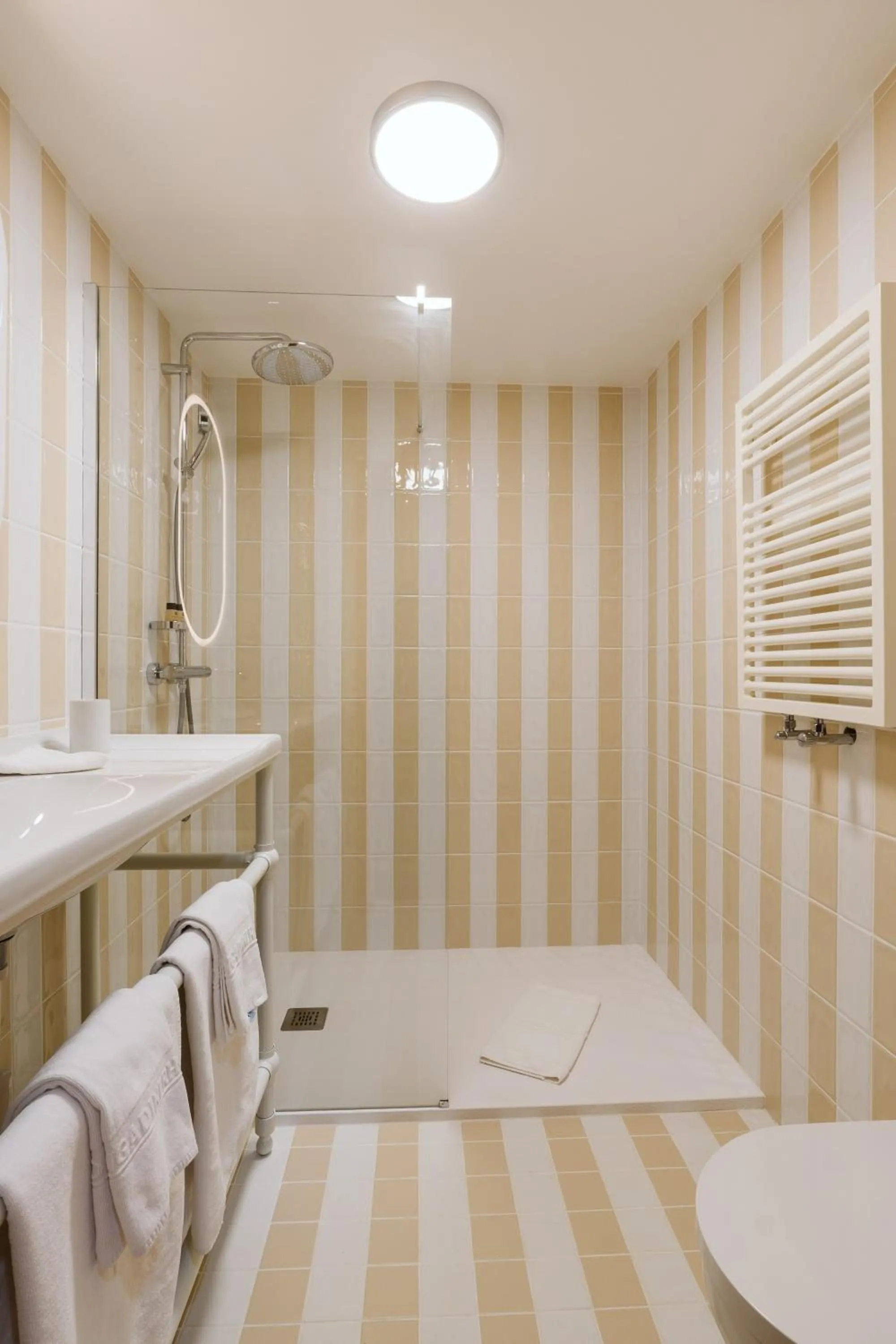 Shower in Boutique Hotel Engadinerhof - A Home for Generations