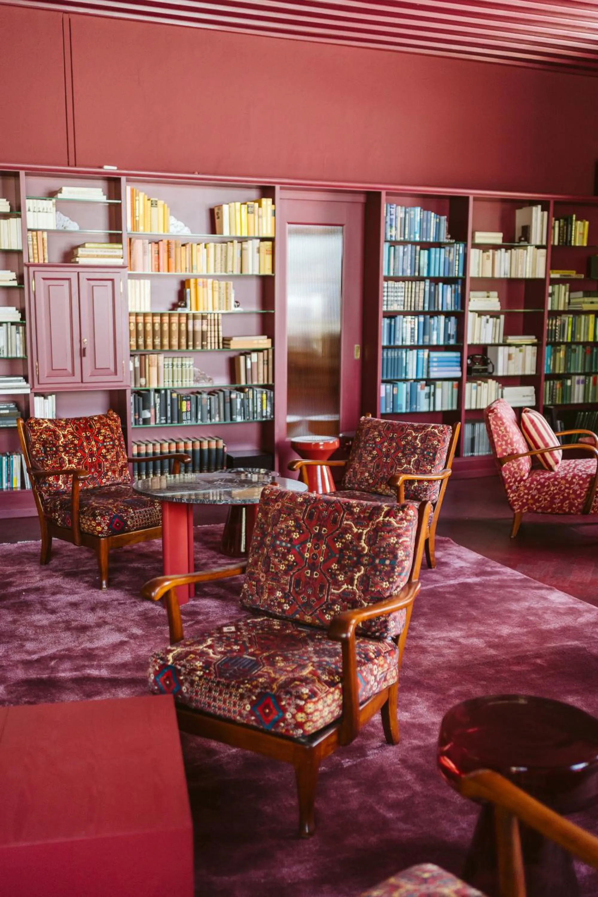 Library in Boutique Hotel Engadinerhof - A Home for Generations