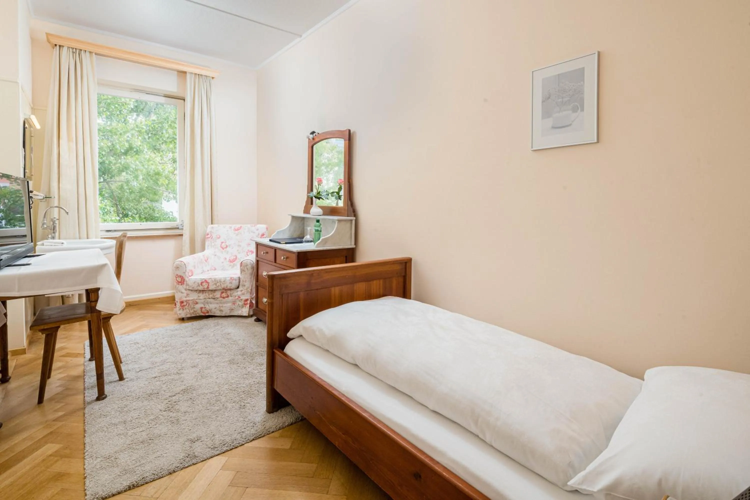 Photo of the whole room in Boutique Hotel Engadinerhof - A Home for Generations