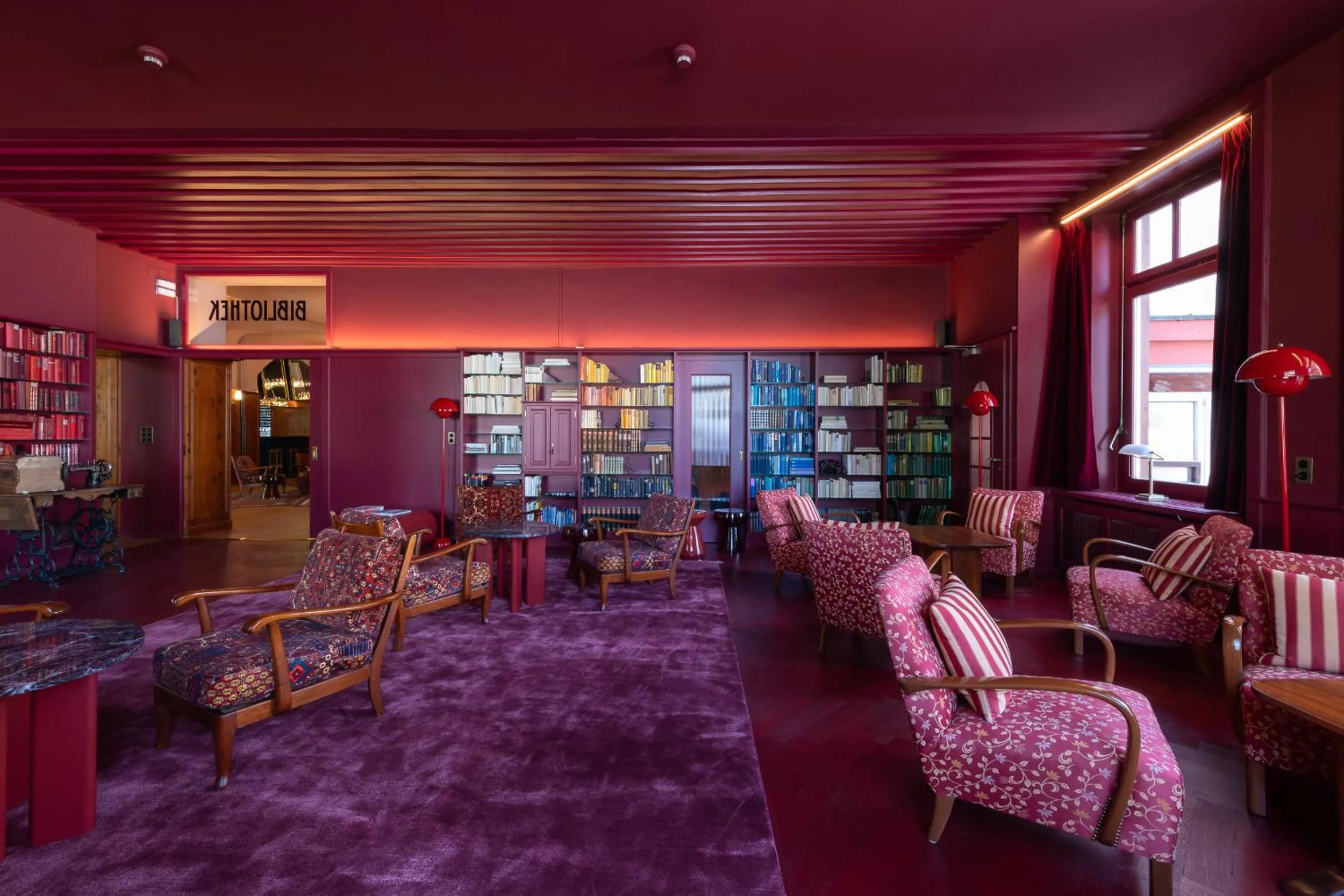 Library in Boutique Hotel Engadinerhof - A Home for Generations