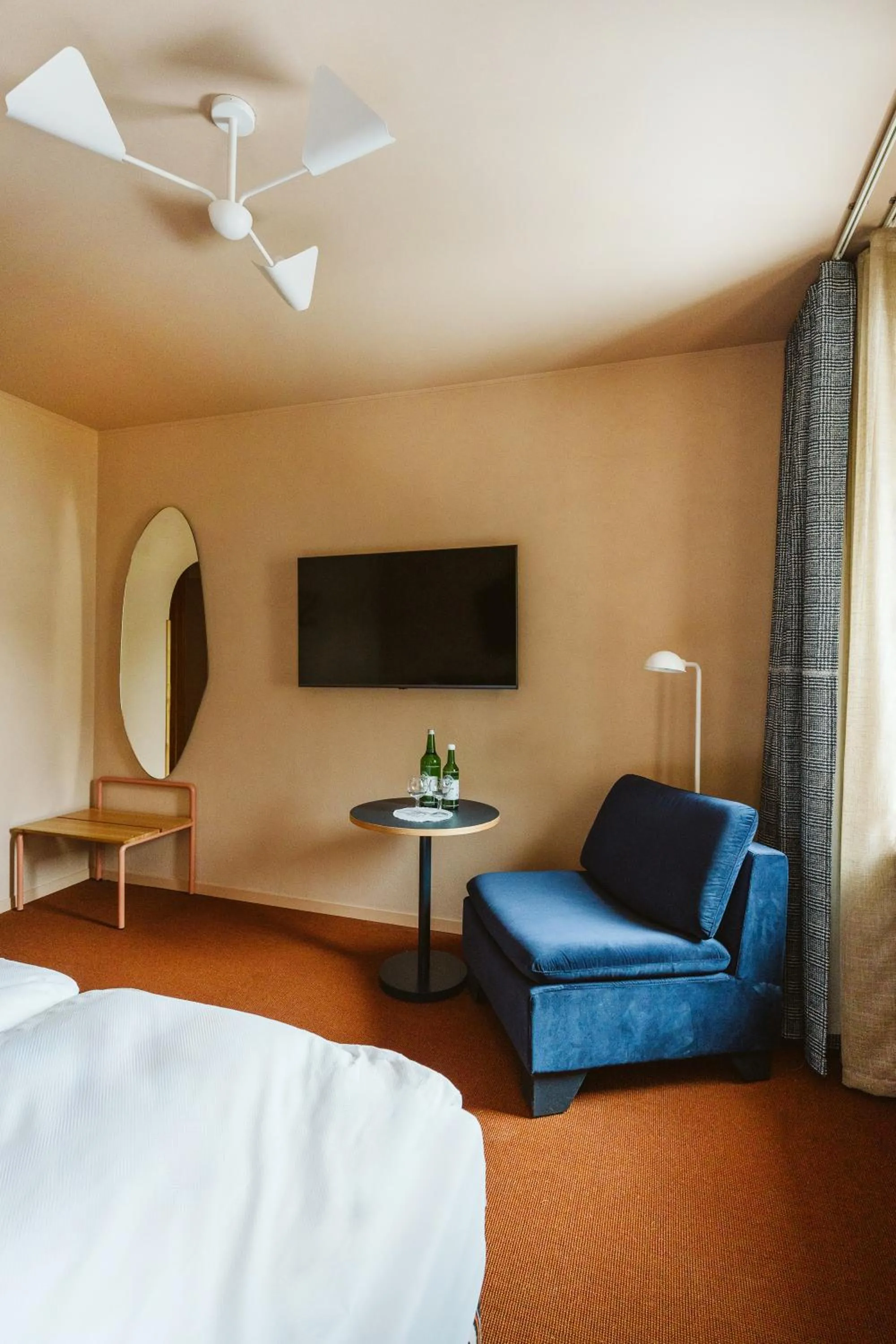 TV and multimedia, Bed in Boutique Hotel Engadinerhof - A Home for Generations