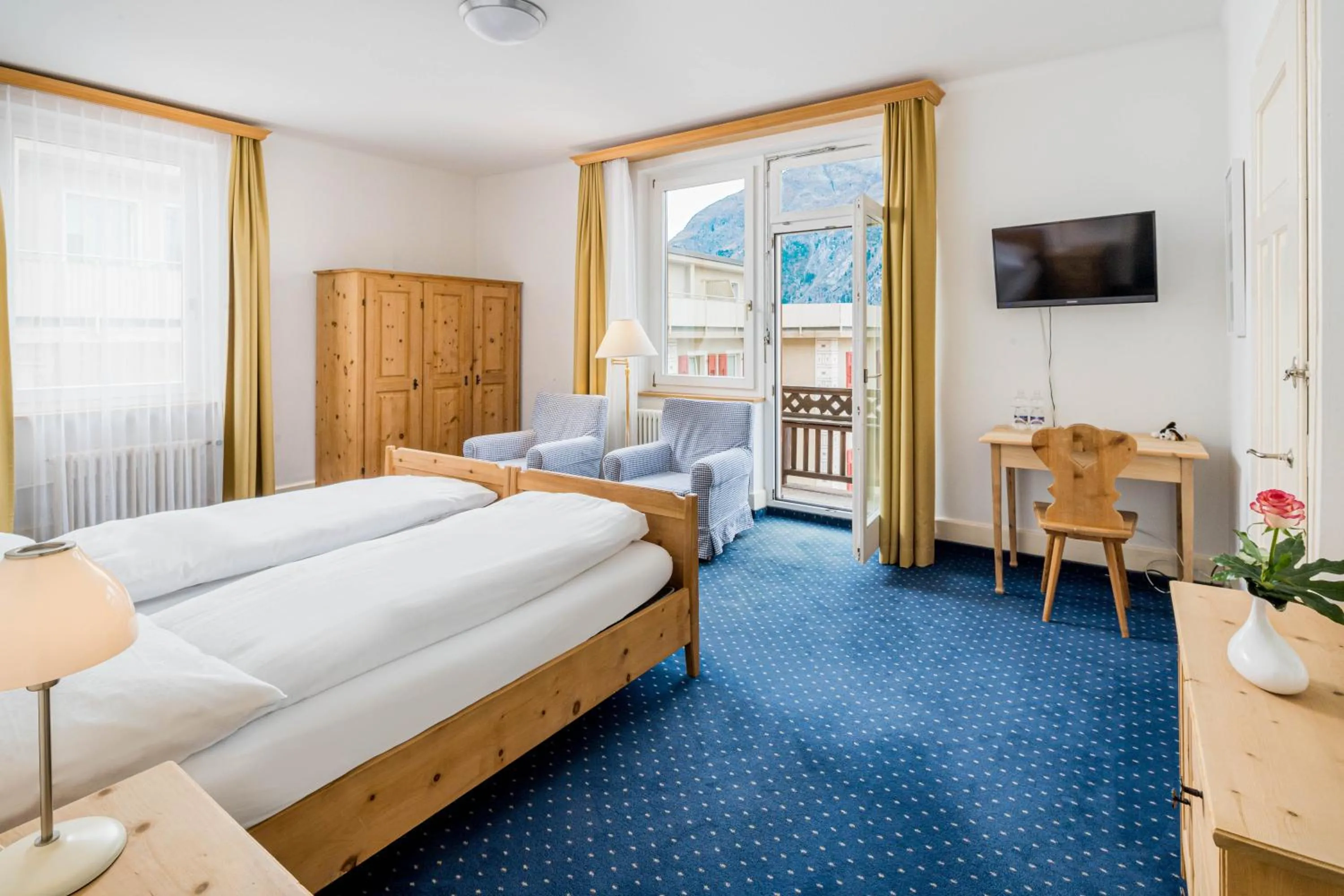 Photo of the whole room, Bed in Boutique Hotel Engadinerhof - A Home for Generations