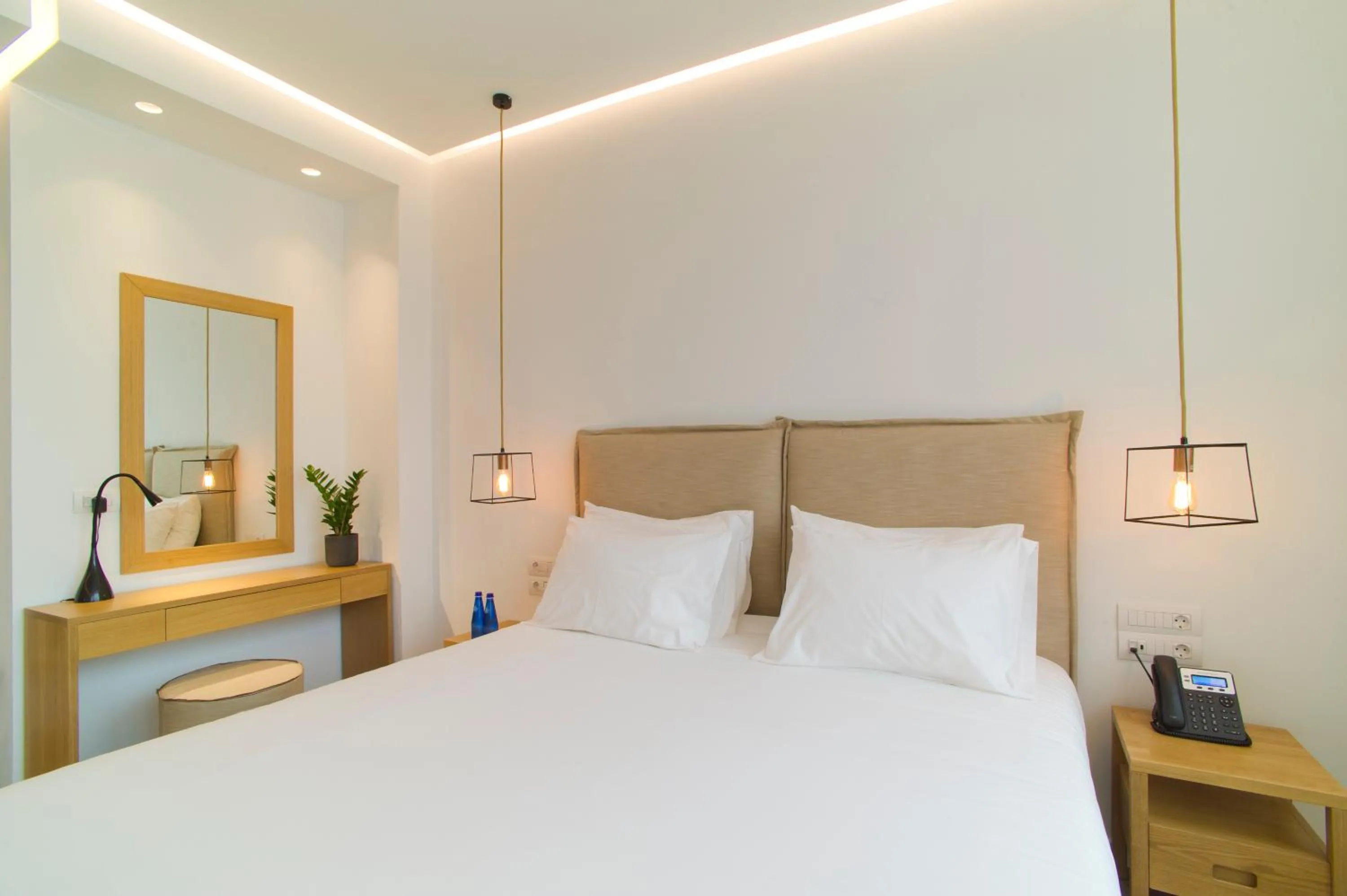Bedroom, Bed in NLH FIX | Neighborhood Lifestyle Hotels