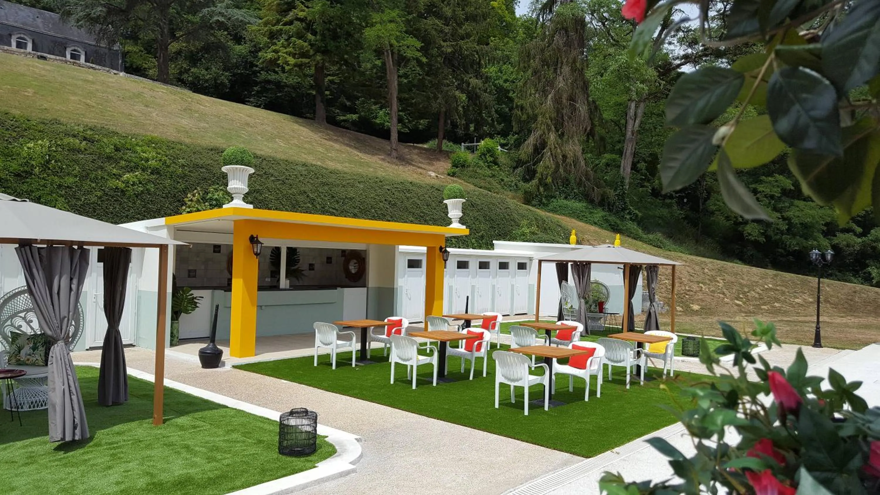 Swimming pool in Château De Beauvois - La Maison Younan