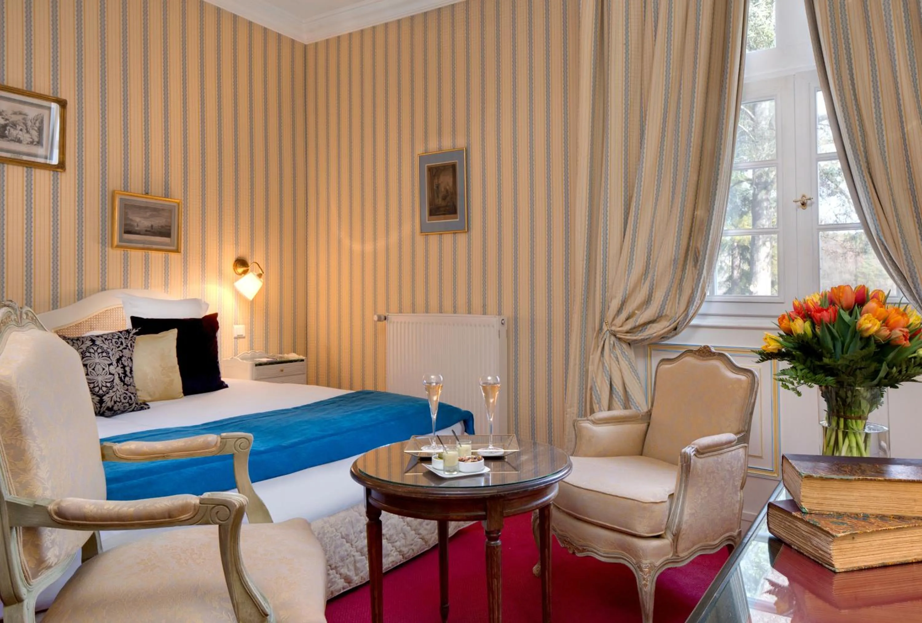 Photo of the whole room, Bed in Château De Beauvois - La Maison Younan