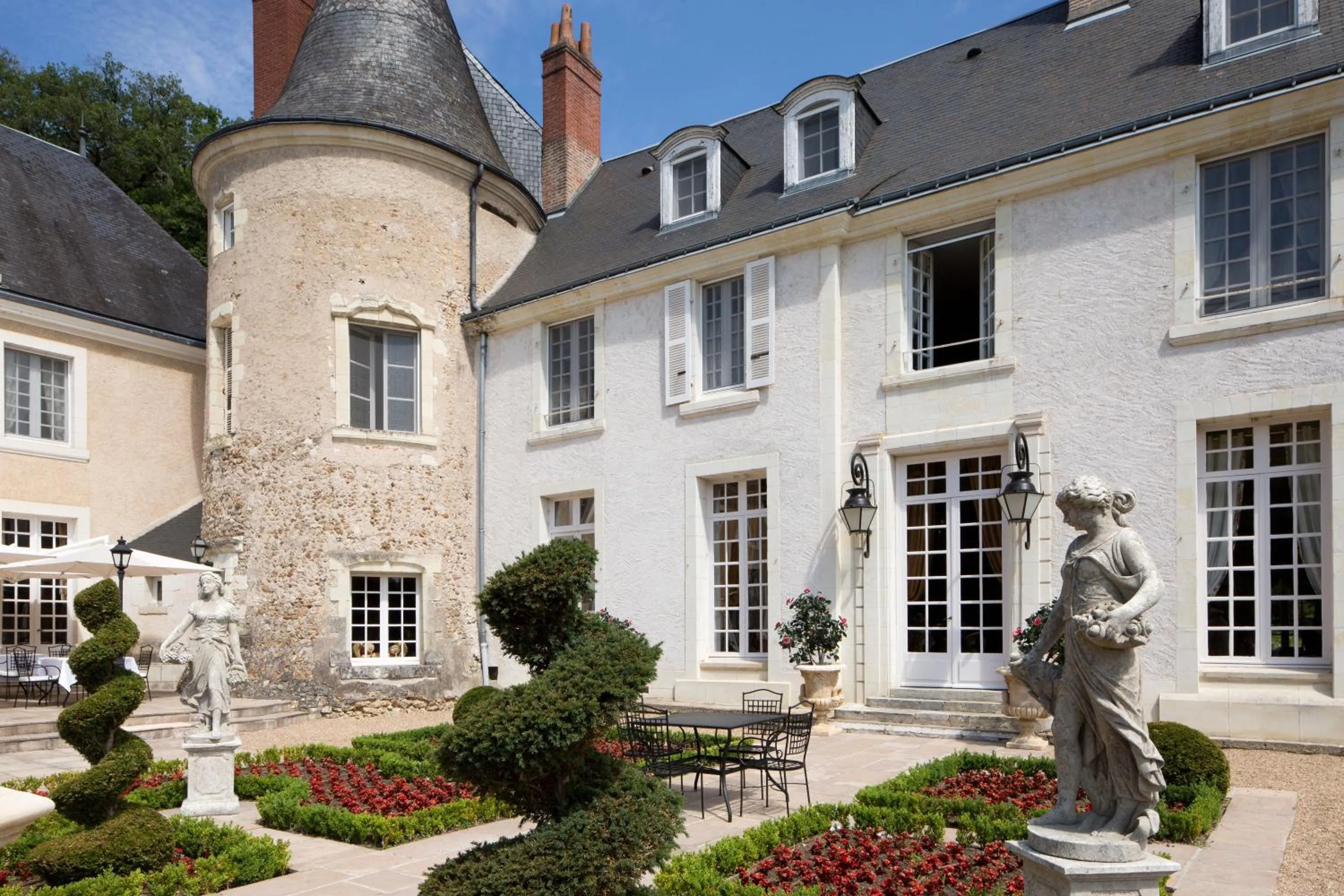 Balcony/Terrace in Château De Beauvois - La Maison Younan