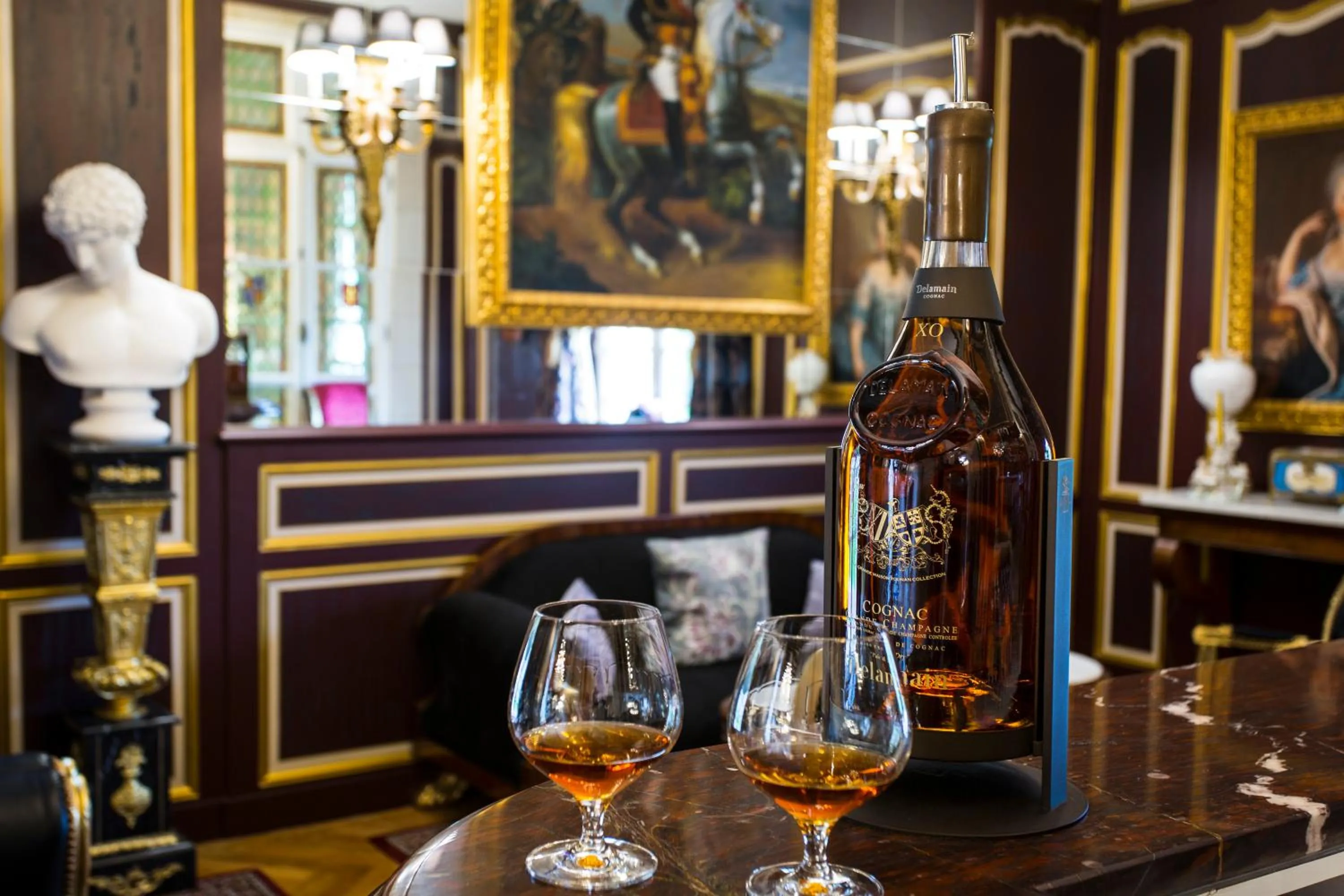 Lounge or bar in Château De Beauvois - La Maison Younan