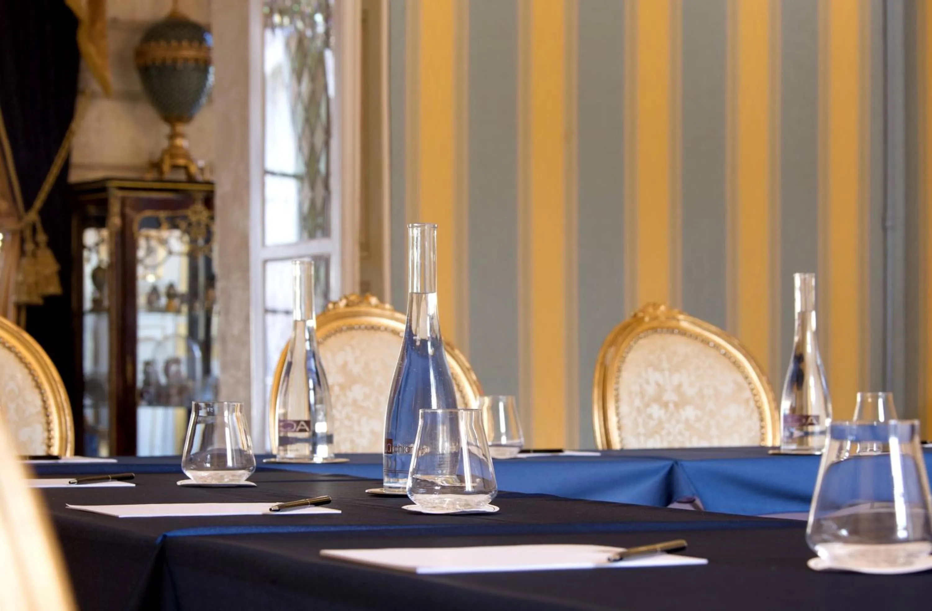 Business facilities in Château De Beauvois - La Maison Younan