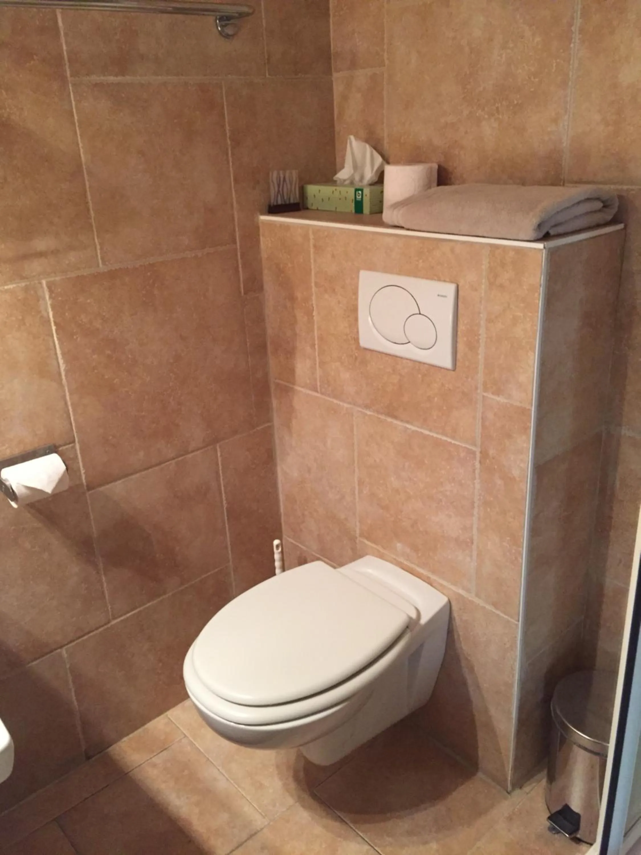 Toilet in Hotel Prélude