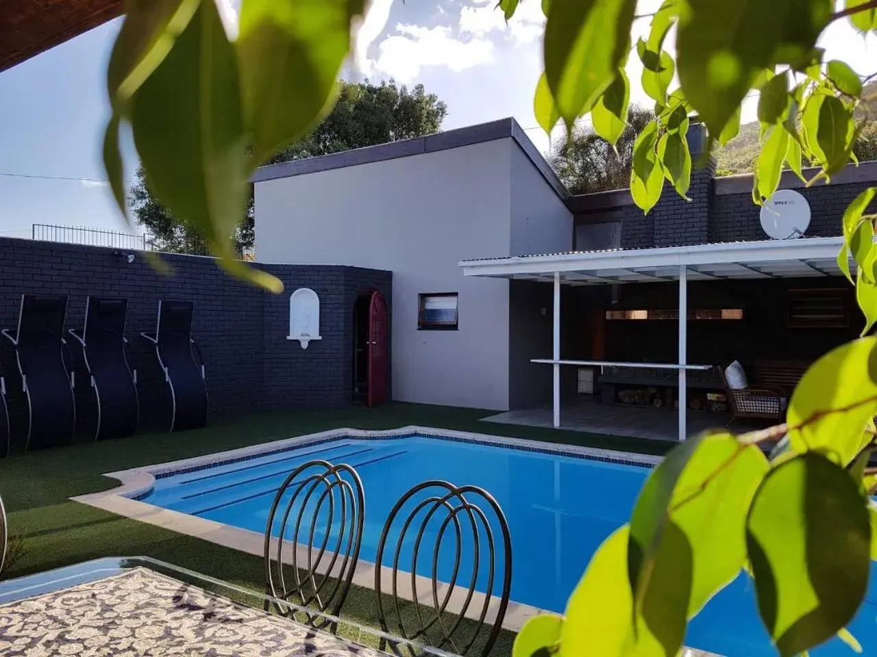 Swimming pool in A' Queenslin Guesthouse Swimming pool in A' Queenslin Guesthouse