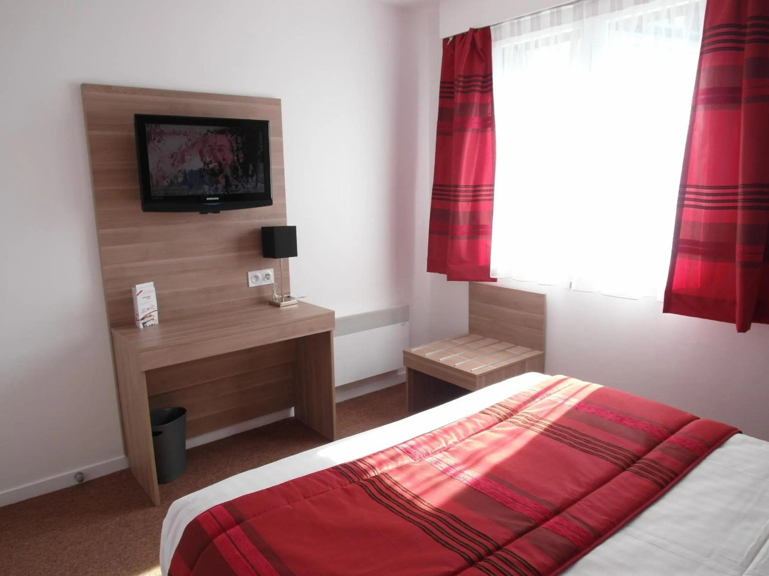 Photo of the whole room in Hôtel Chantepie