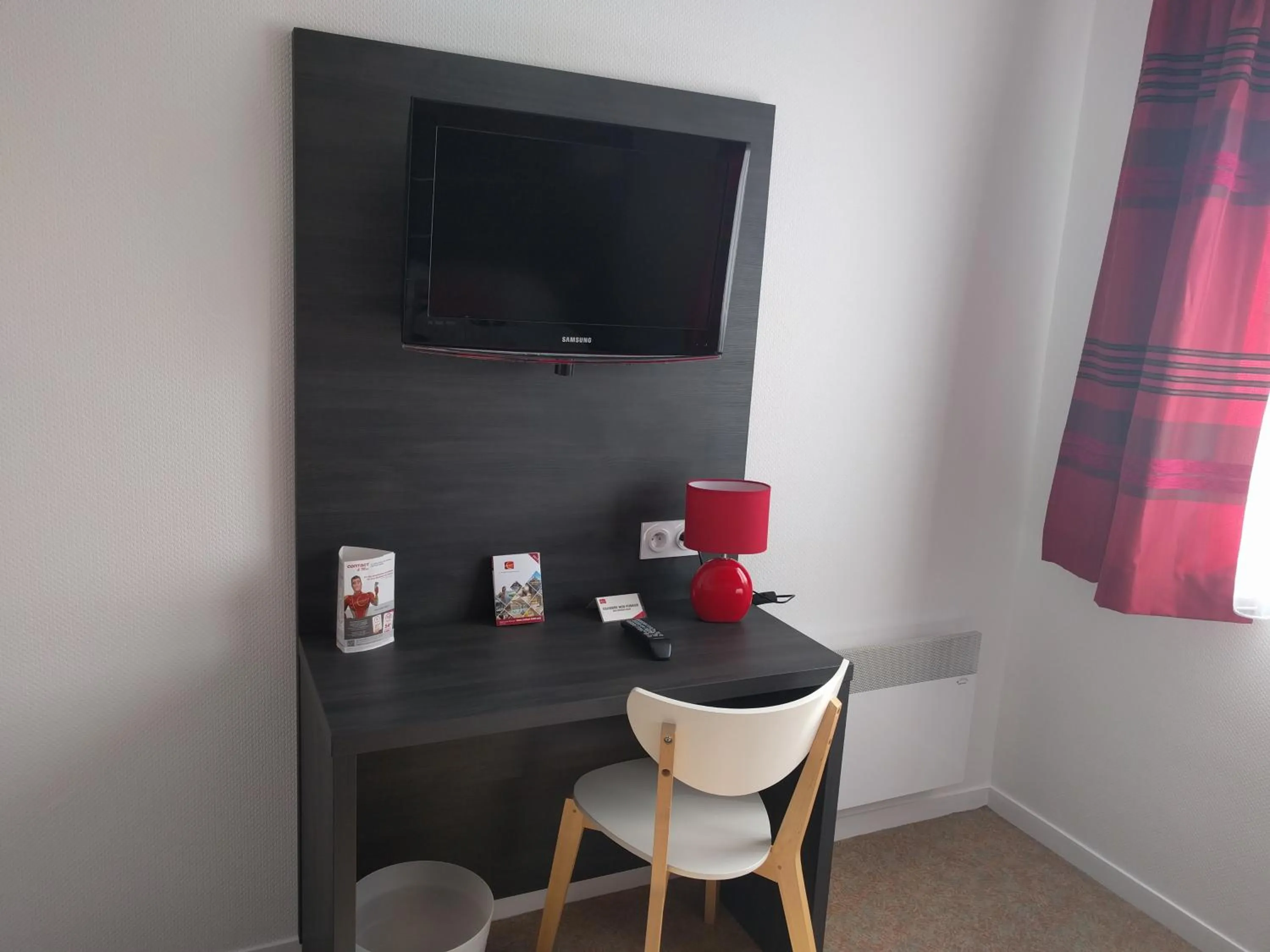 TV and multimedia in Hôtel Chantepie