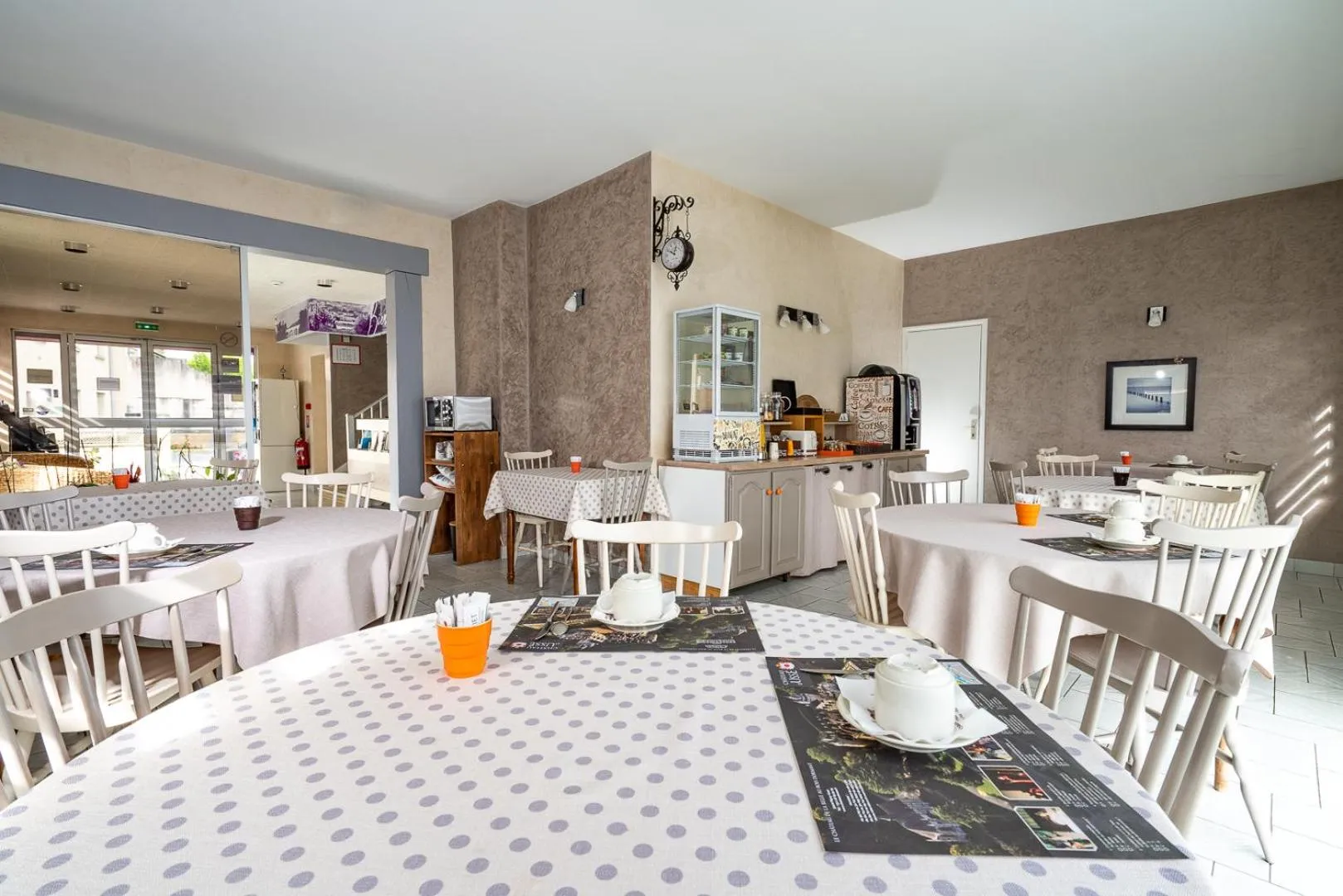 Breakfast in Hôtel Chantepie