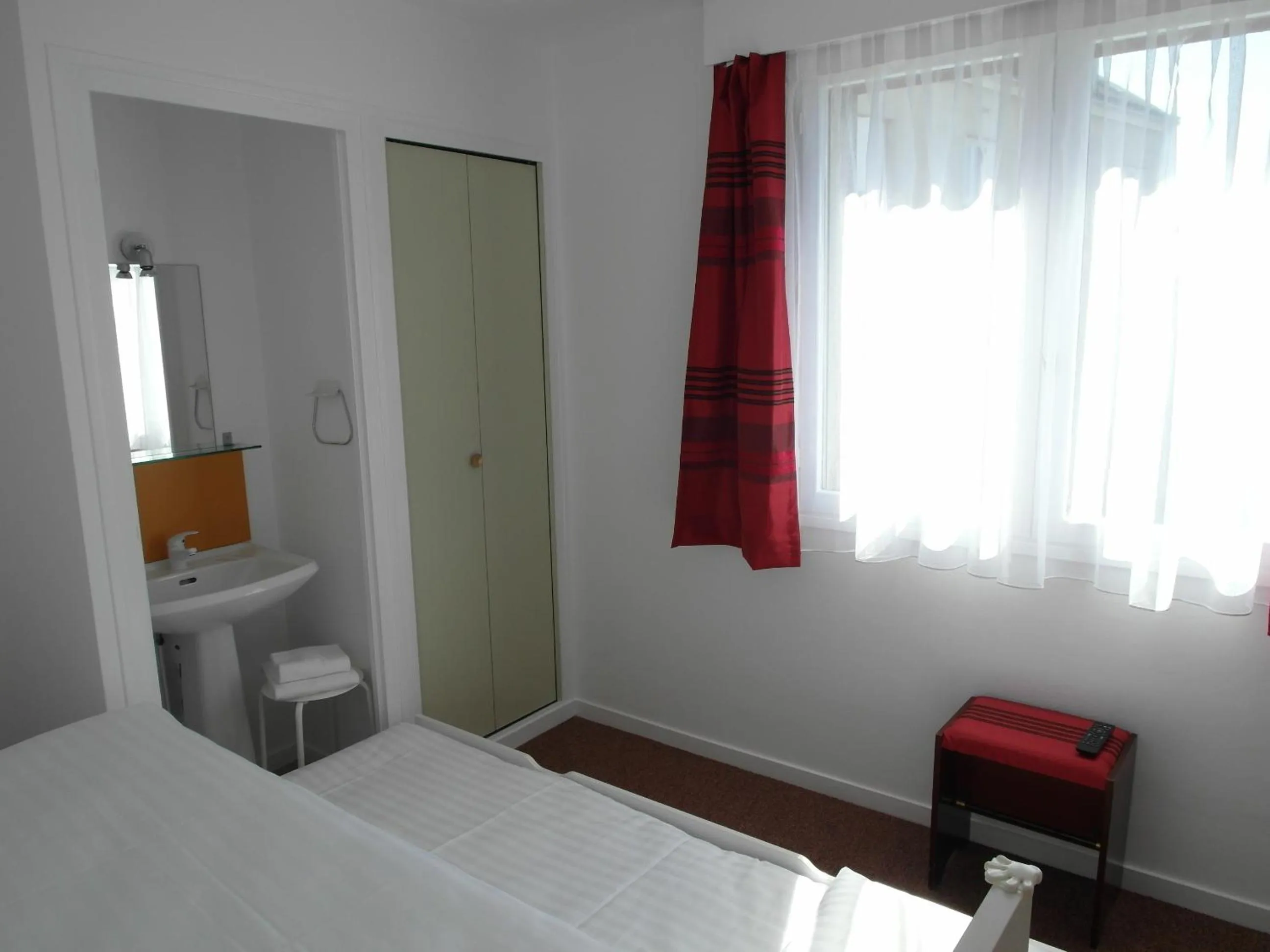 Photo of the whole room in Hôtel Chantepie