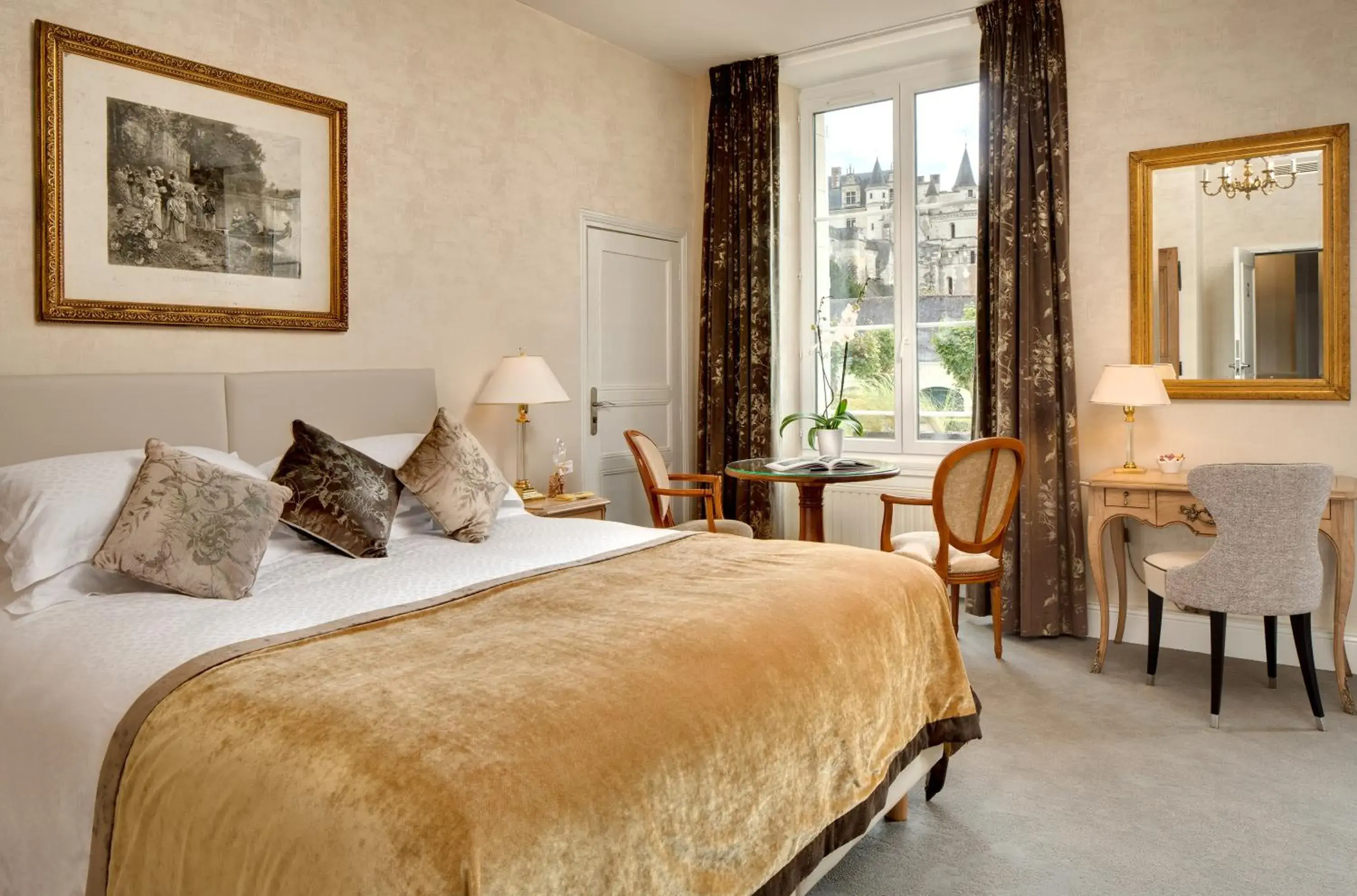 Junior Suite - Manor (1st French Floor) in Relais d'Amboise - The Leading Hotels of the World Junior Suite - Manor (1st French Floor) in Relais d'Amboise - The Leading Hotels of the World