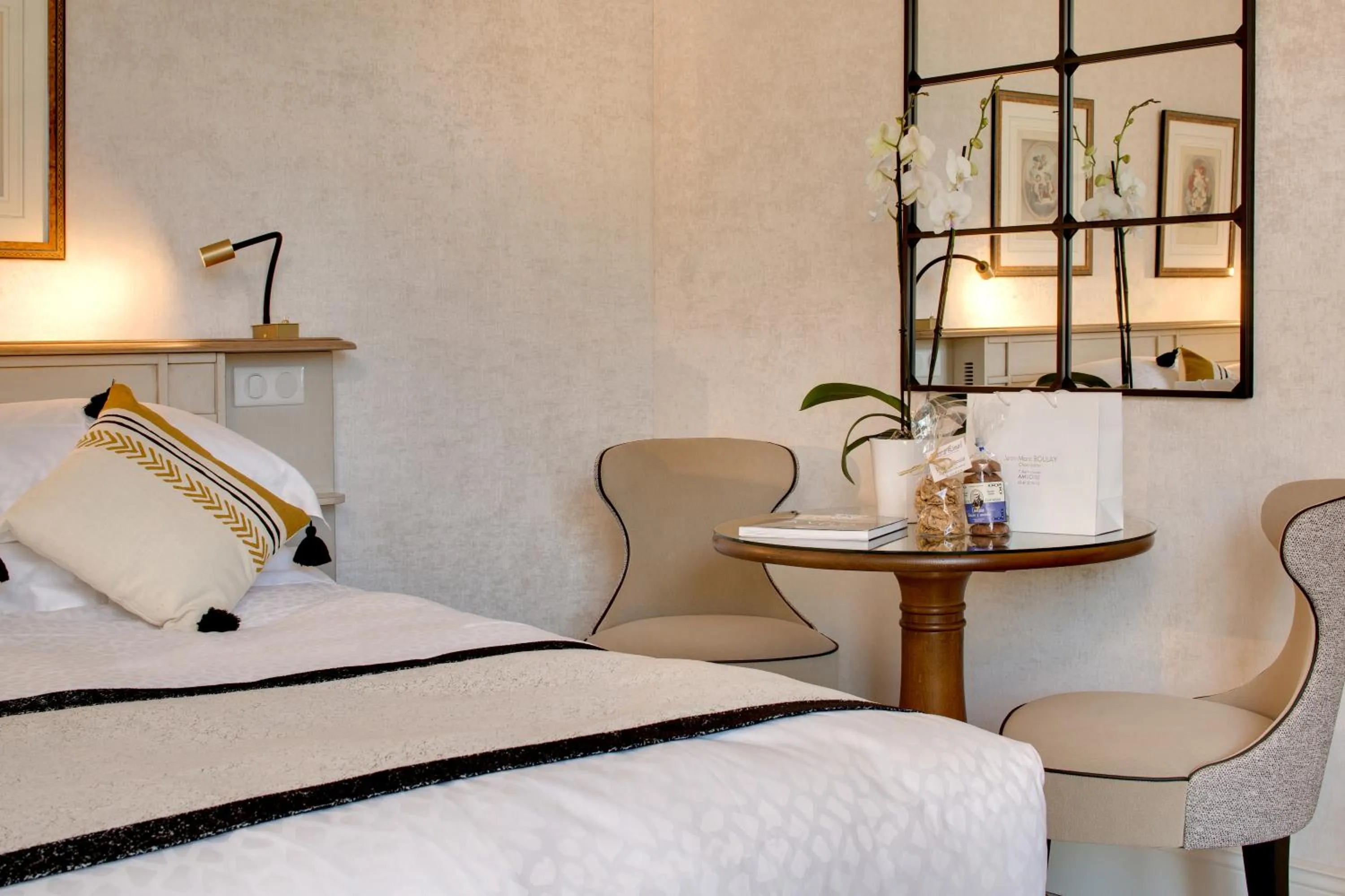 Photo of the whole room in Le Manoir Les Minimes