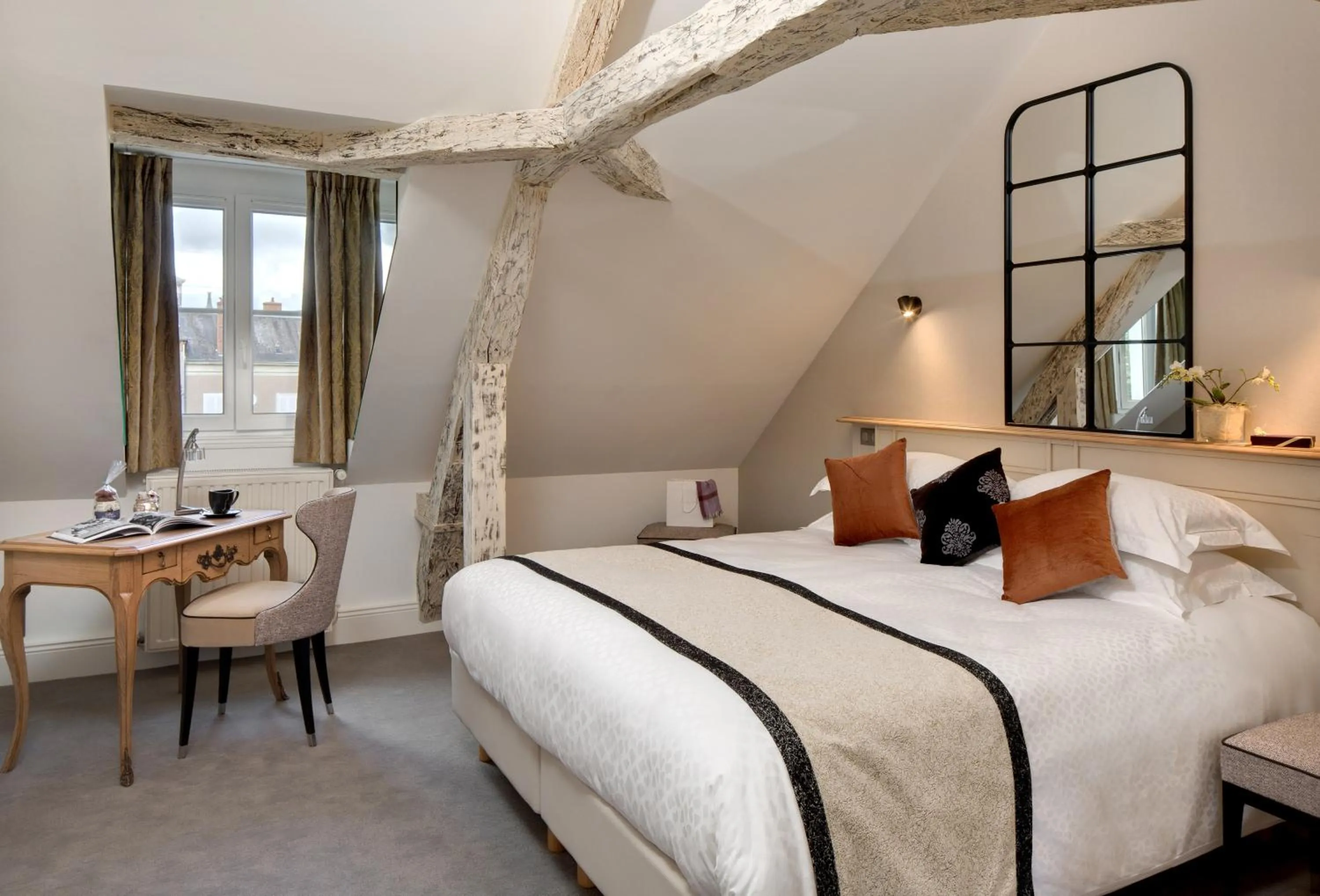 Photo of the whole room in Le Manoir Les Minimes