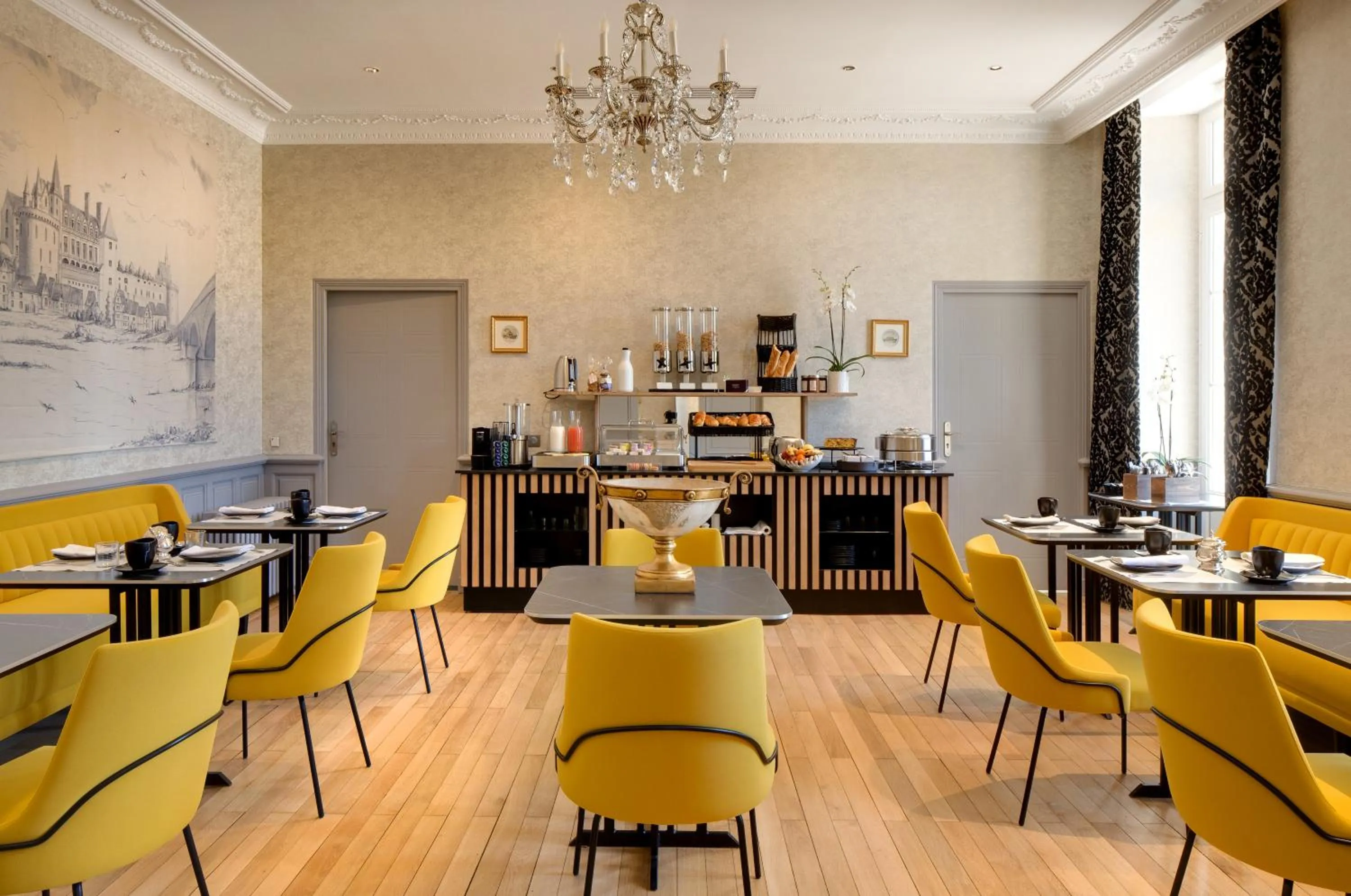 Restaurant/places to eat in Le Manoir Les Minimes