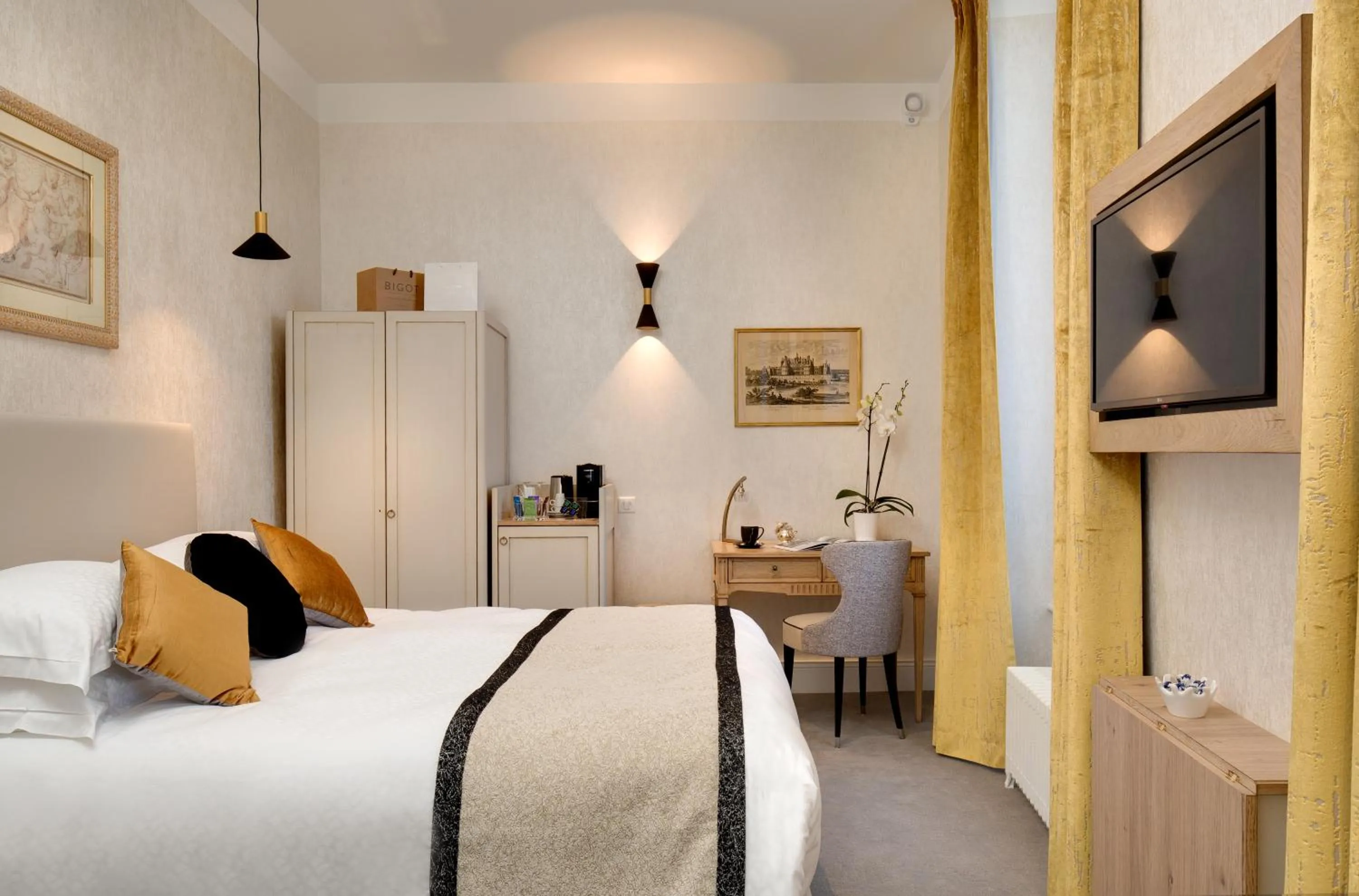 Photo of the whole room in Le Manoir Les Minimes