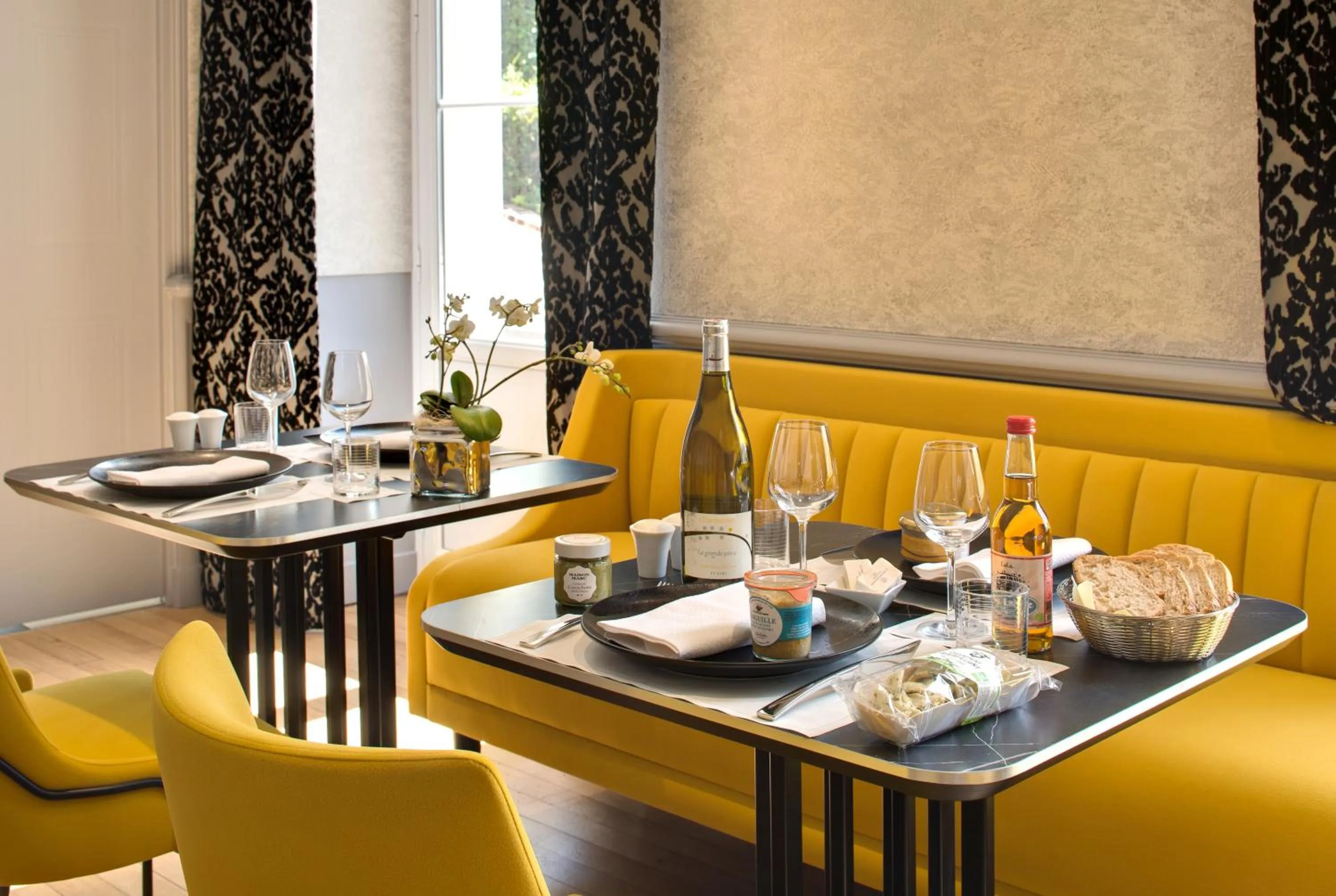 Restaurant/places to eat in Le Manoir Les Minimes