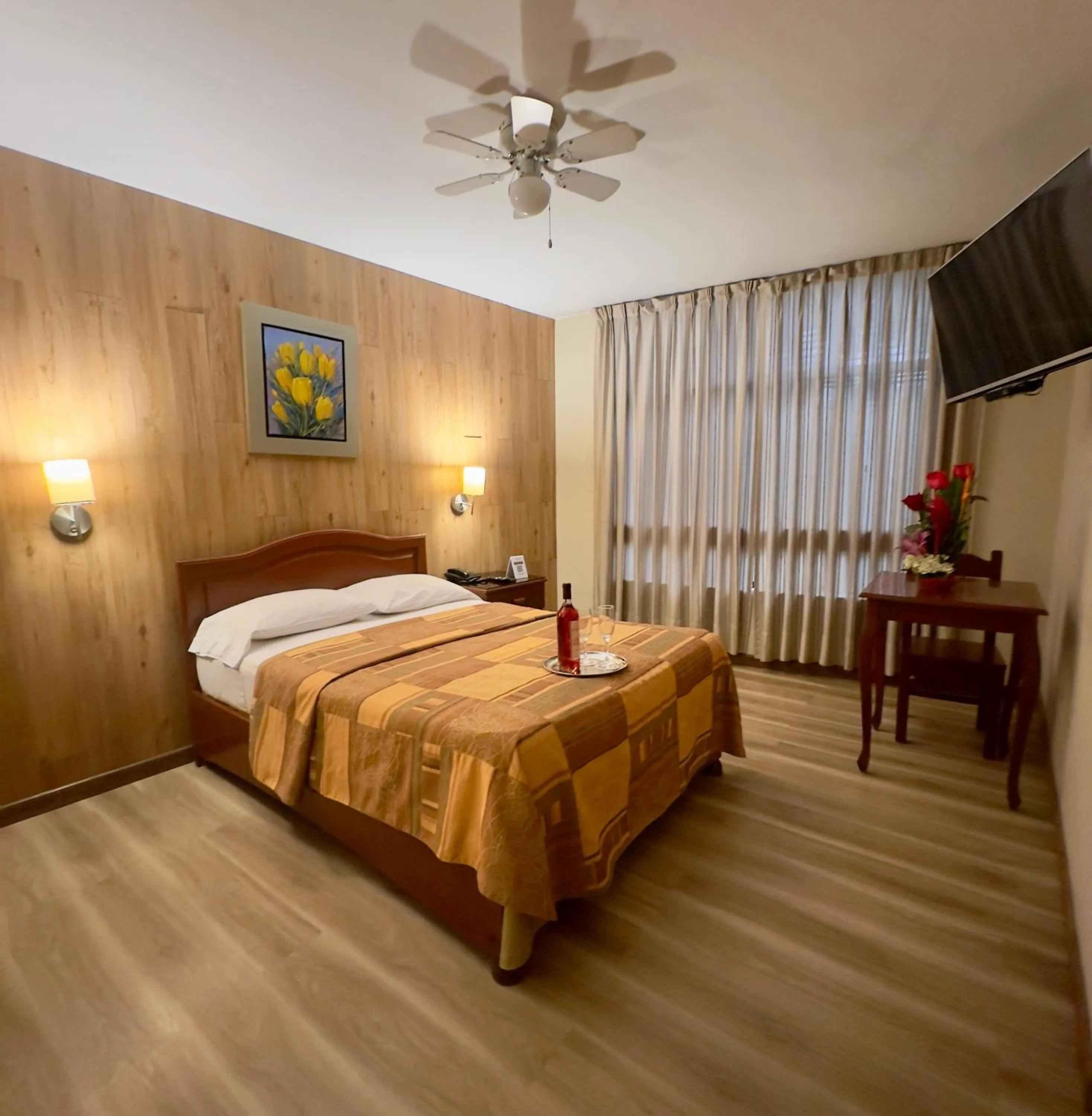 Bedroom, Bed in Hotel Asturias Inn