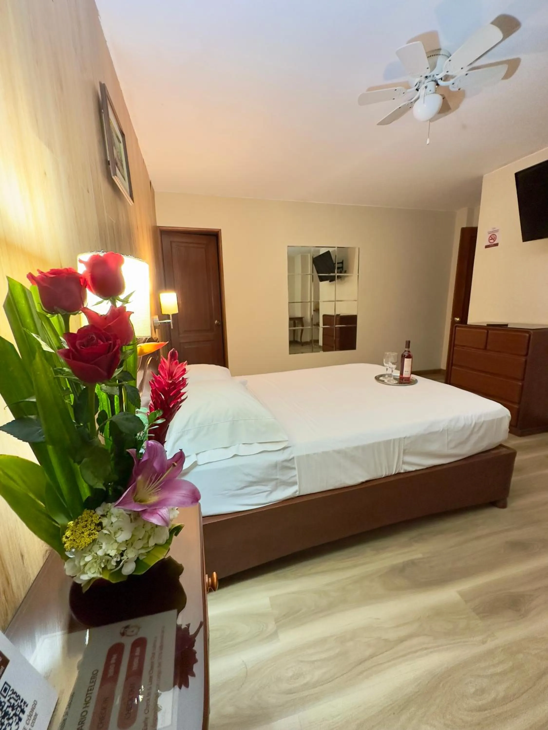 Bedroom, Bed in Hotel Asturias Inn