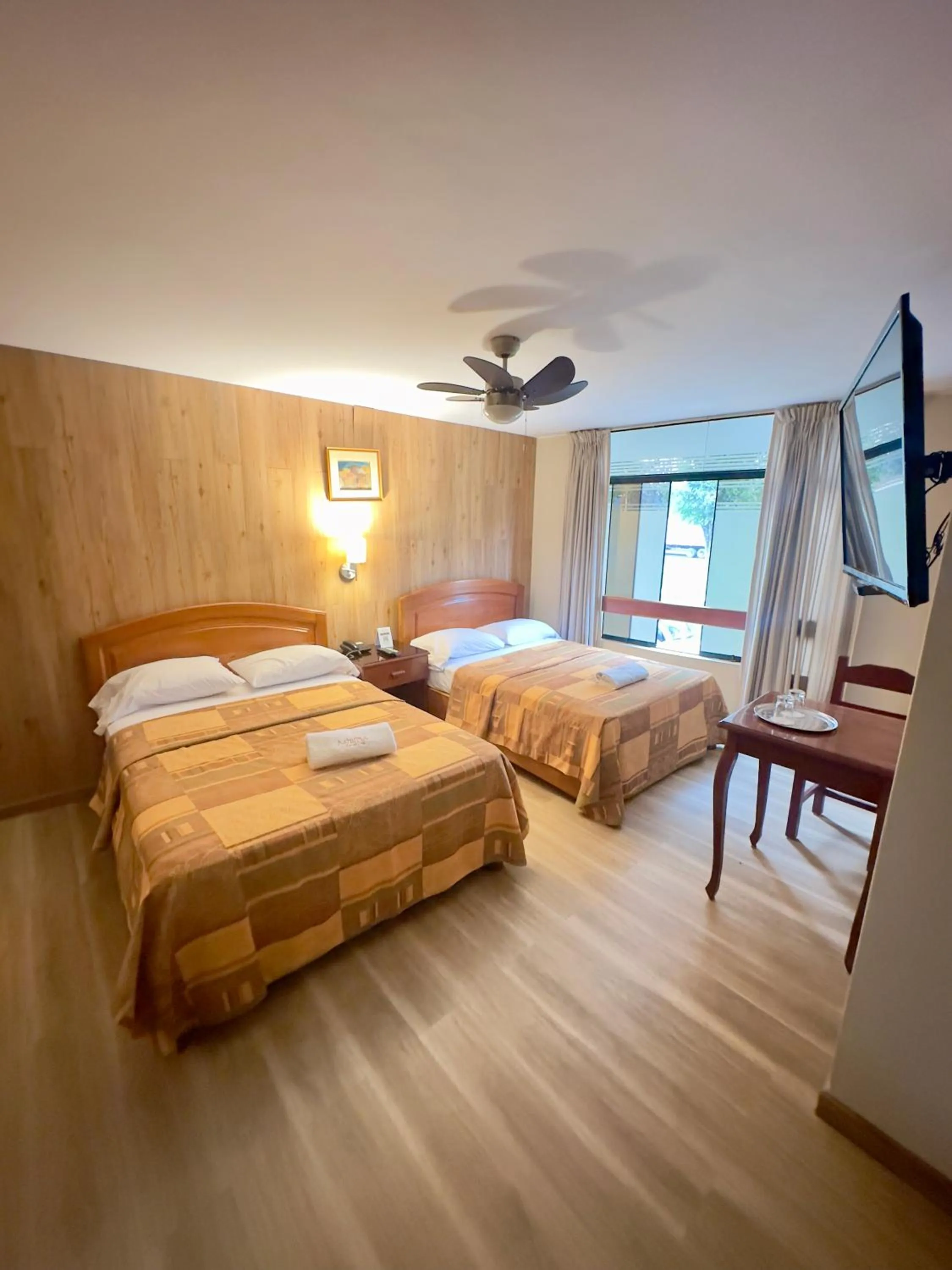 Bedroom, Bed in Hotel Asturias Inn