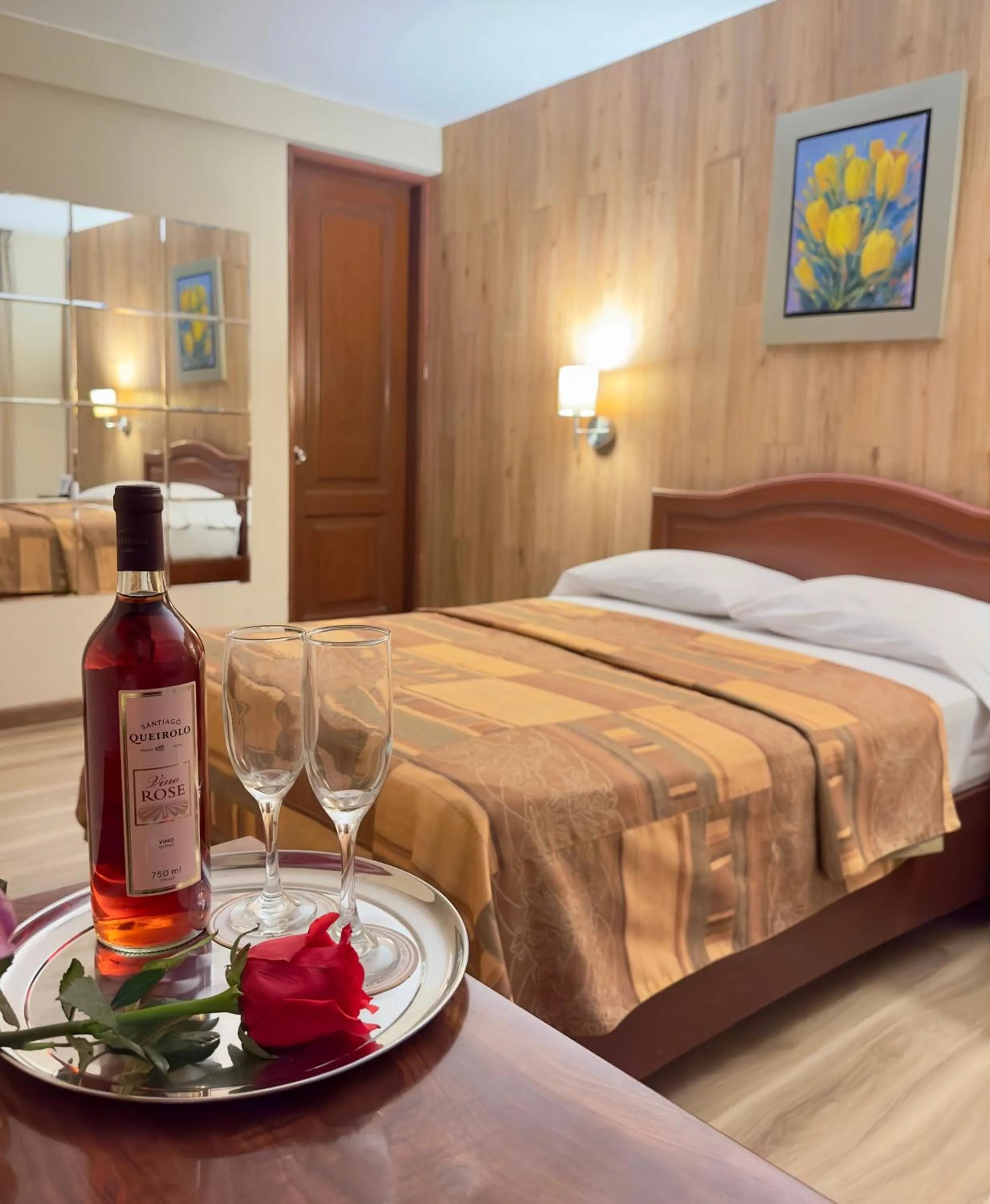 Bedroom, Bed in Hotel Asturias Inn