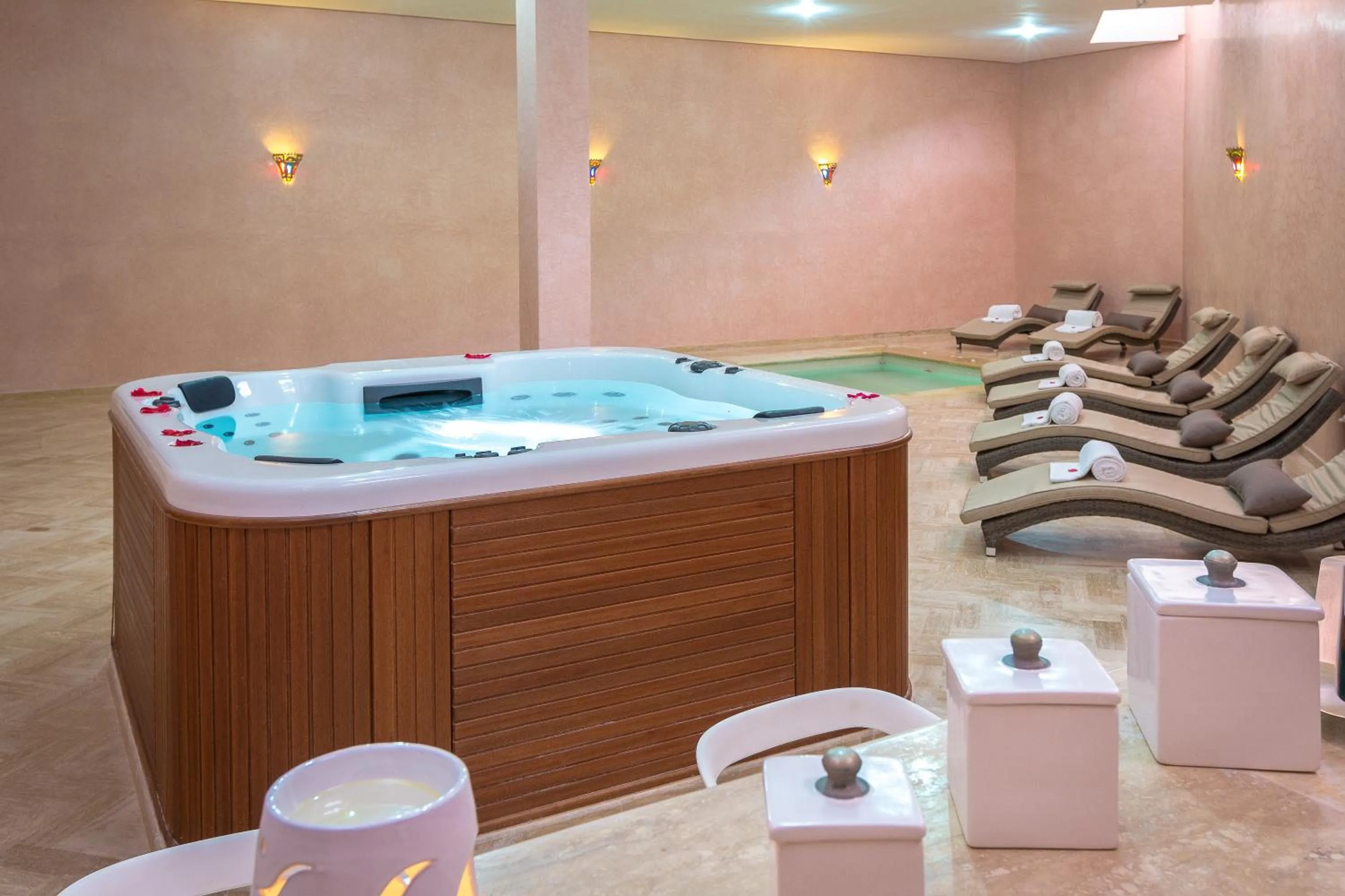 Hot Tub in La Palmeraie De L'Atlas