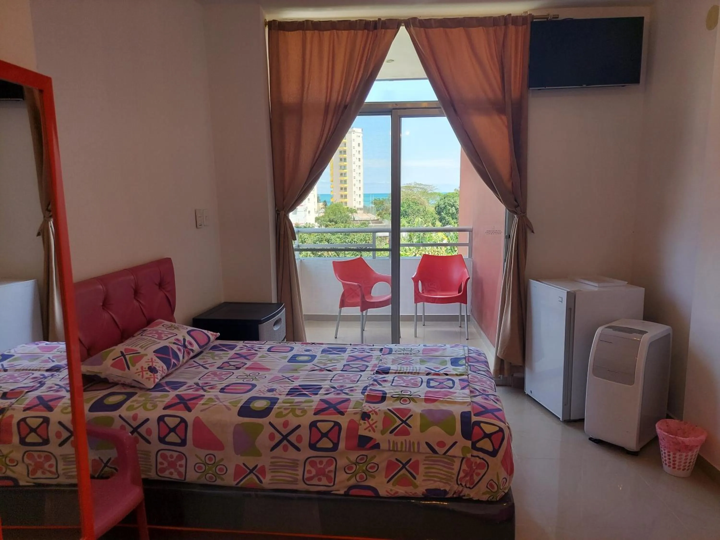 Photo of the whole room, Bed in Hotel Almond Beach