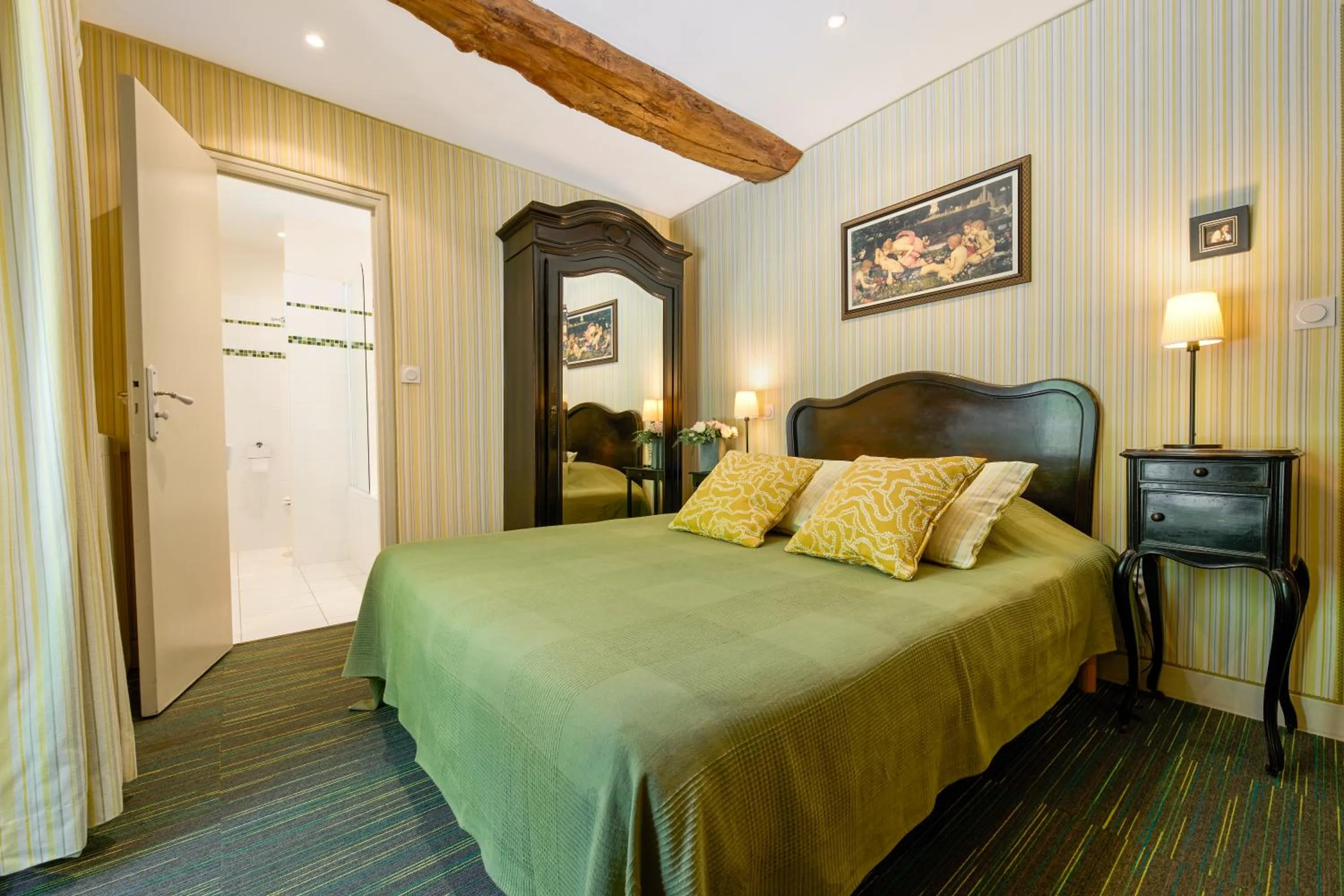 Bed in Hôtel Diderot